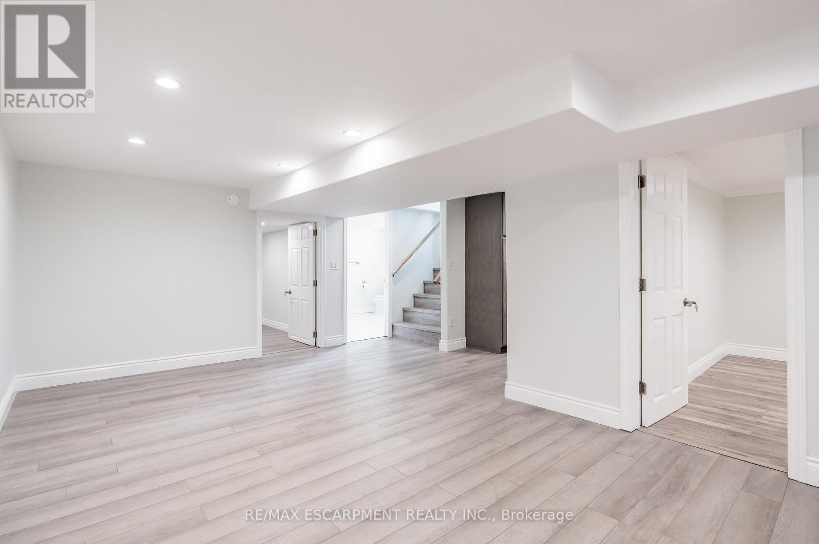 Lower - 20 Glendale Road, Brant, Ontario  N3T 1P2 - Photo 5 - X12440882
