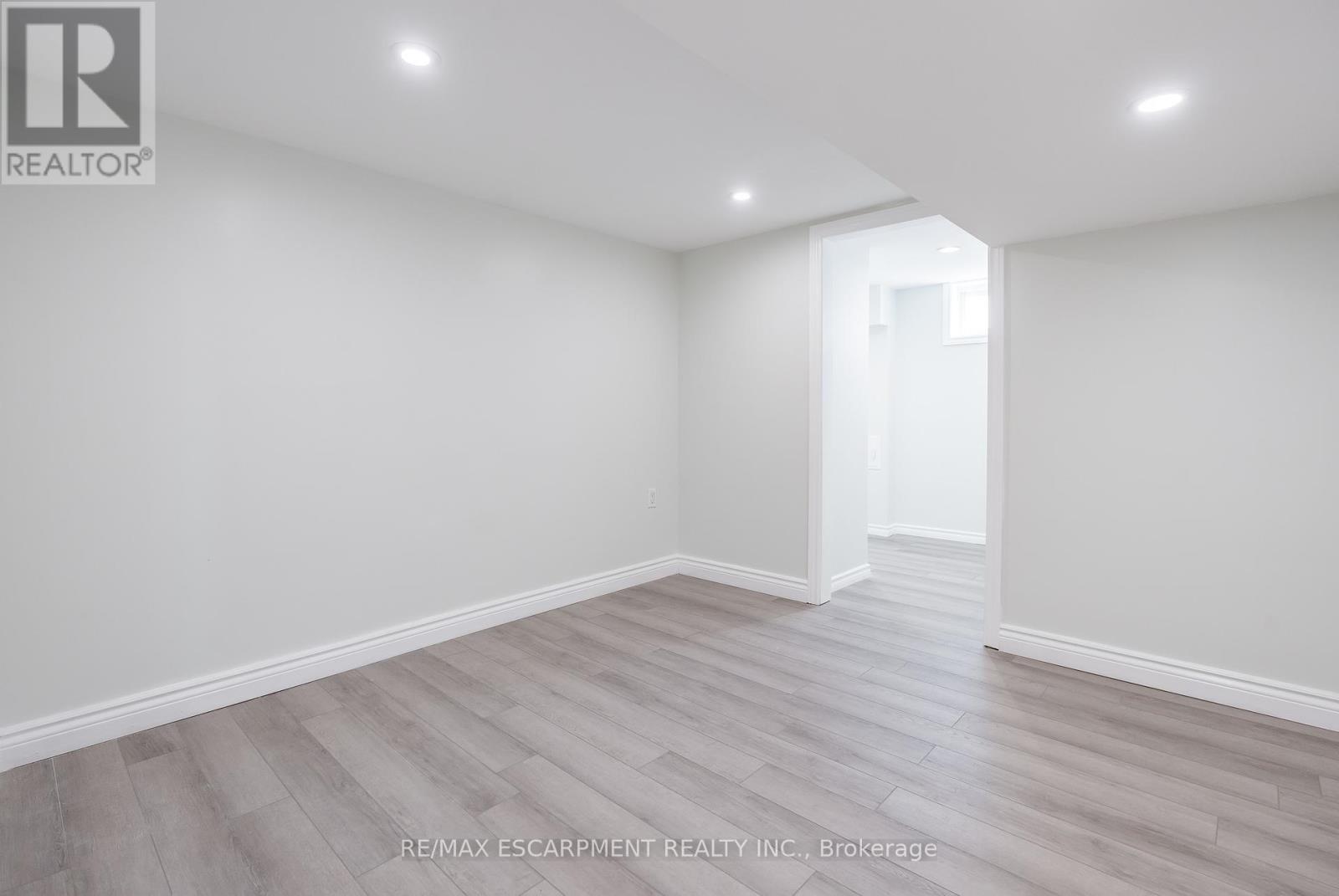 Lower - 20 Glendale Road, Brant, Ontario  N3T 1P2 - Photo 7 - X12440882