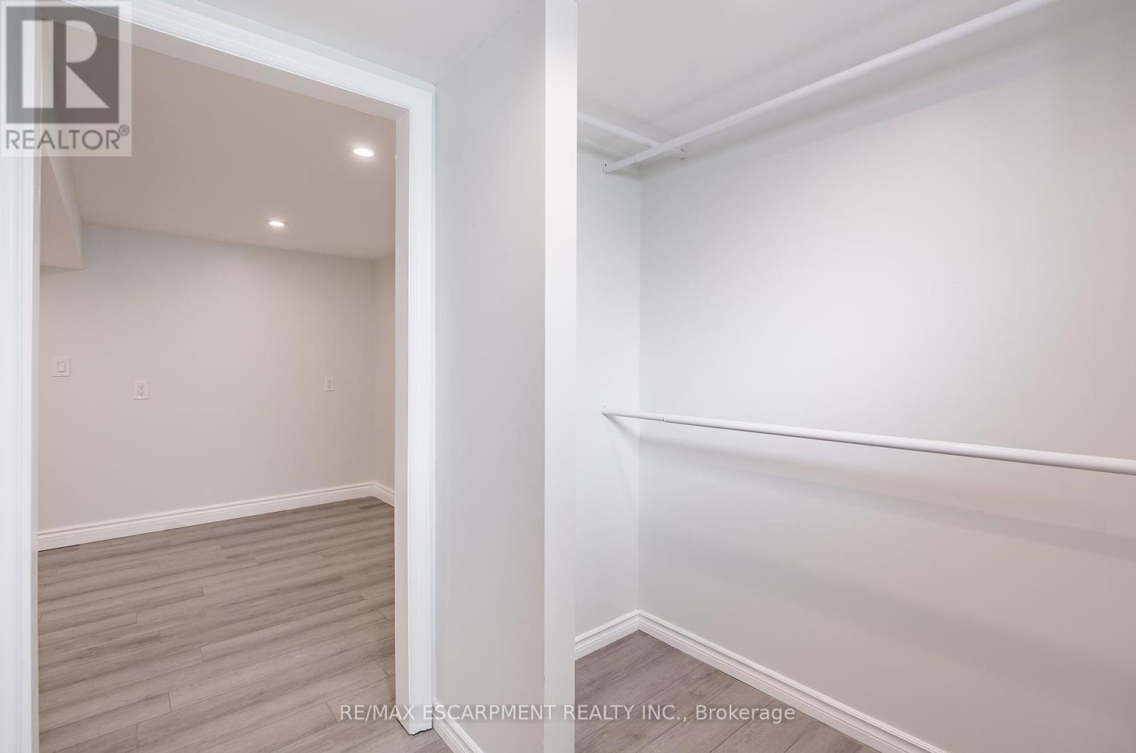 Lower - 20 Glendale Road, Brant, Ontario  N3T 1P2 - Photo 8 - X12440882