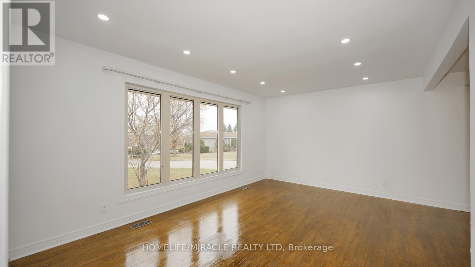 30 Patrick Street, Quinte West, Ontario  K8V 4B6 - Photo 12 - X12440884
