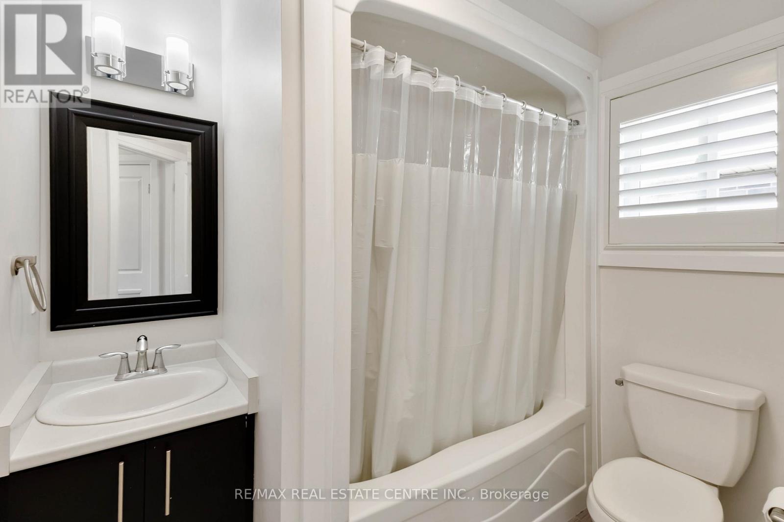 1935 Cherrywood Trail, London North (North M), Ontario  N6G 0E1 - Photo 33 - X12440925