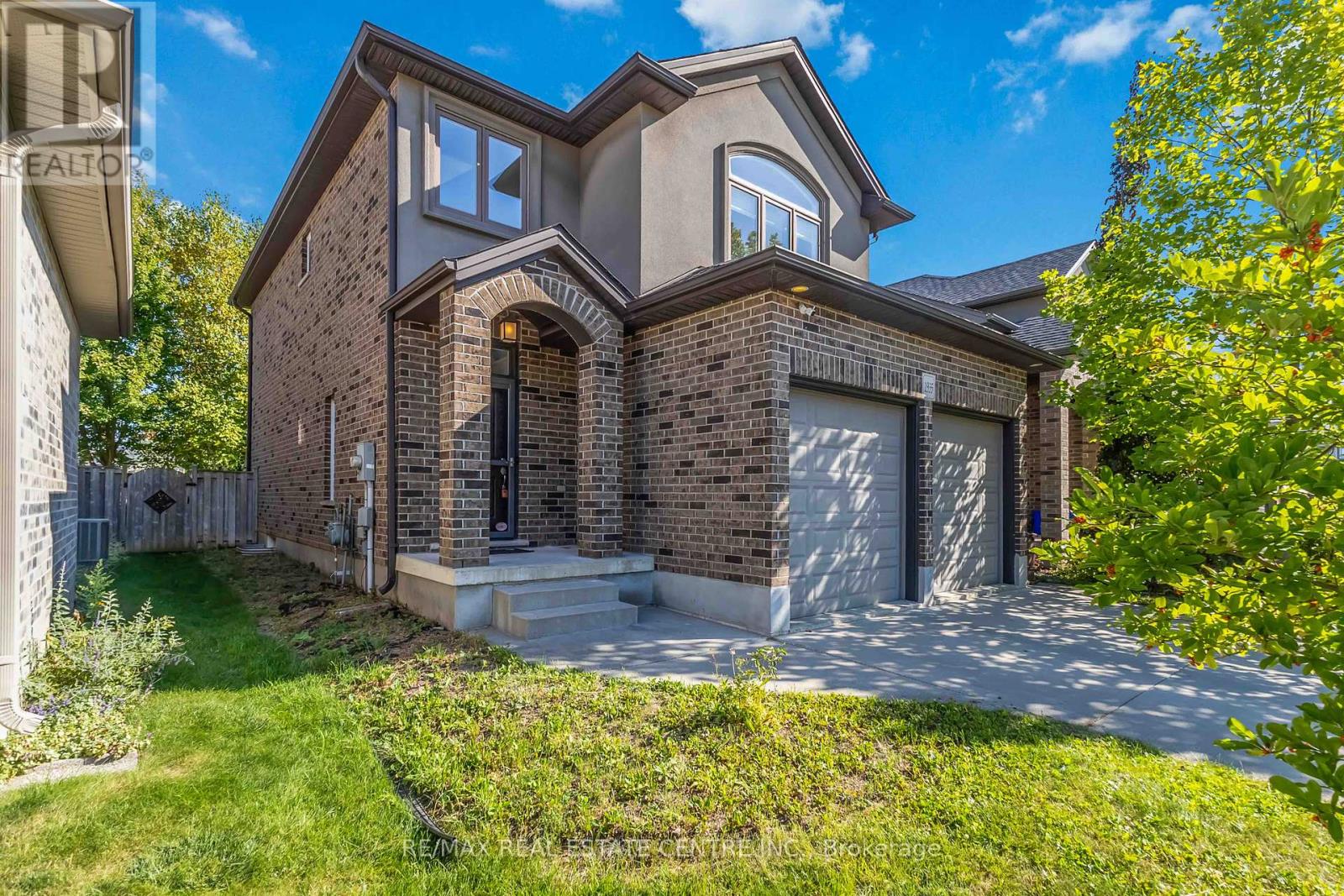 1935 Cherrywood Trail, London North (North M), Ontario  N6G 0E1 - Photo 4 - X12440925
