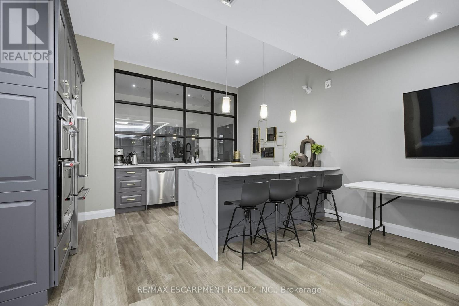 426 - 1 Redfern Avenue, Hamilton, Ontario  L9C 0E6 - Photo 16 - X12440966