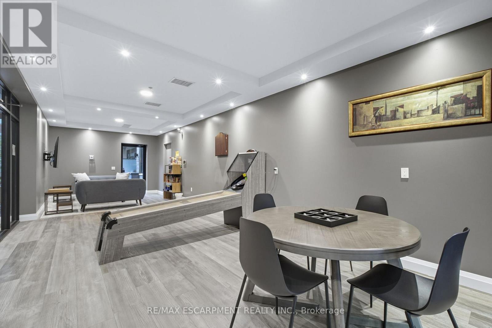426 - 1 Redfern Avenue, Hamilton, Ontario  L9C 0E6 - Photo 19 - X12440966