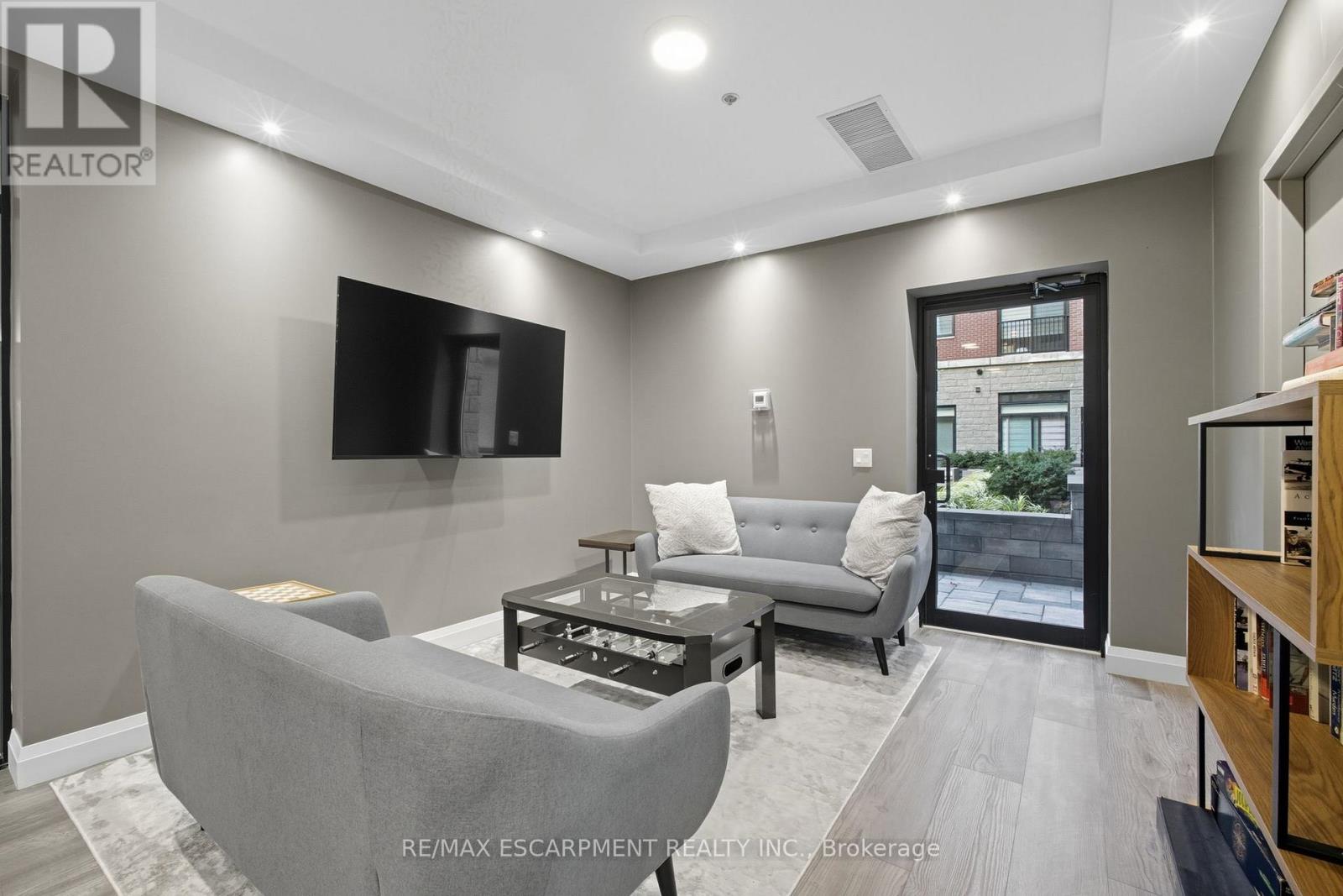 426 - 1 Redfern Avenue, Hamilton, Ontario  L9C 0E6 - Photo 20 - X12440966