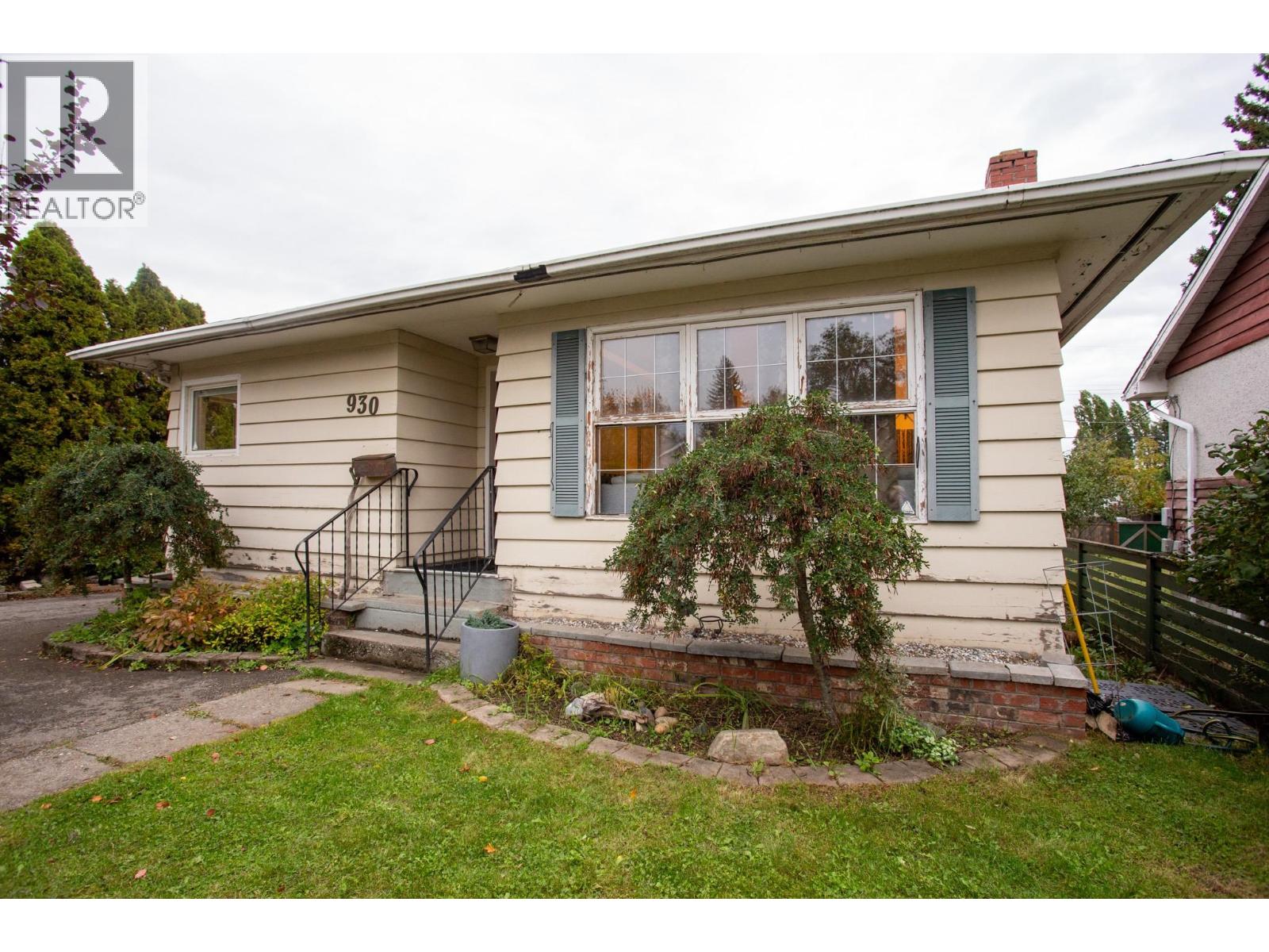 <div class="slider-price">$464,900</div><p>930 Ewert Street, Prince George, British Columbia</p>
