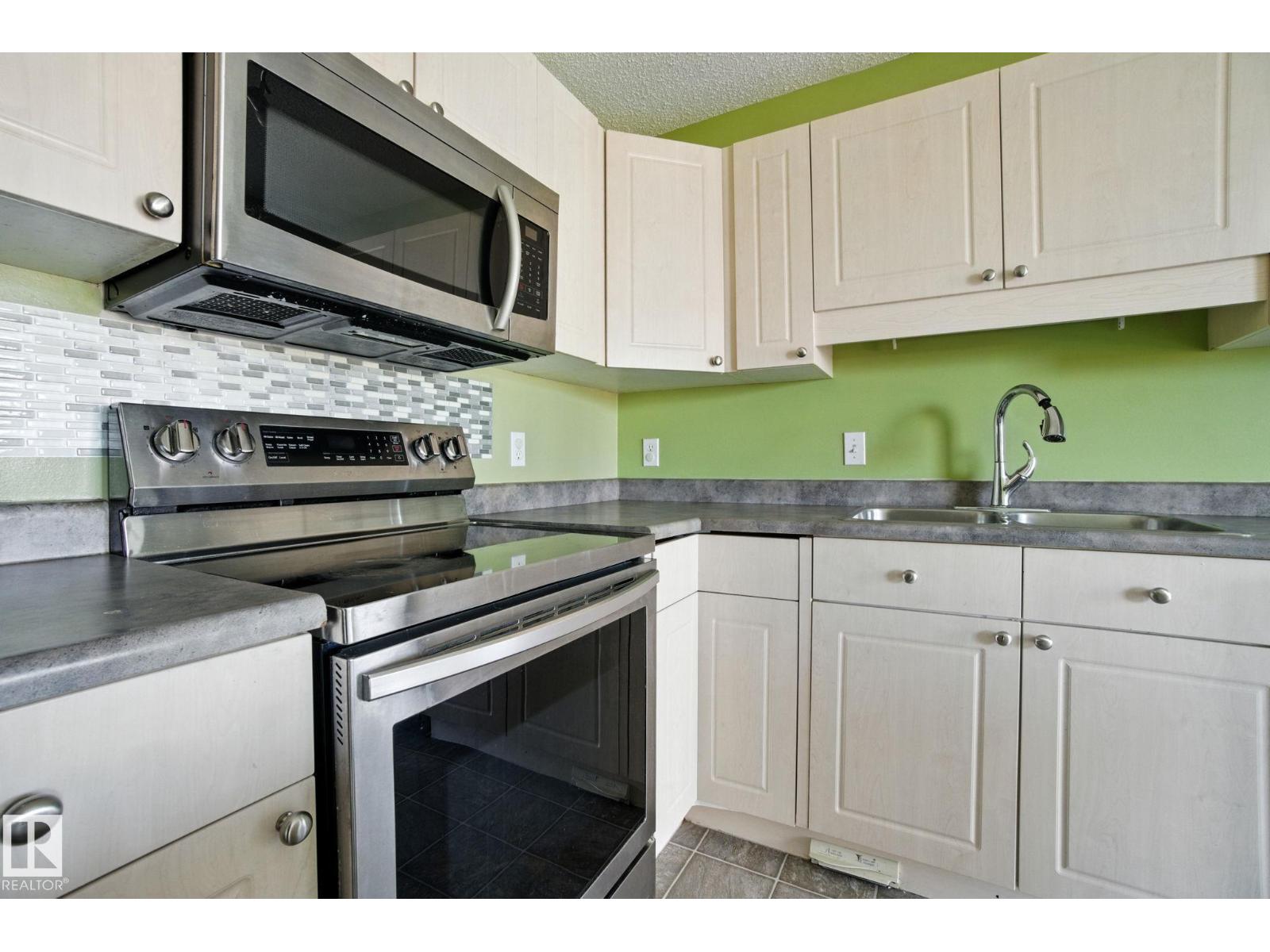 8016 2 Av Sw, Edmonton, Alberta  T6X 1K3 - Photo 17 - E4460494
