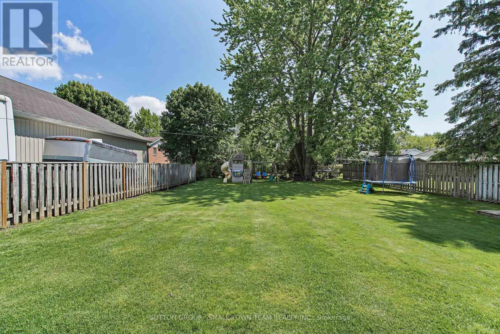 83 John Street W, South Huron, Ontario  N0M 1S1 - Photo 11 - X12440267