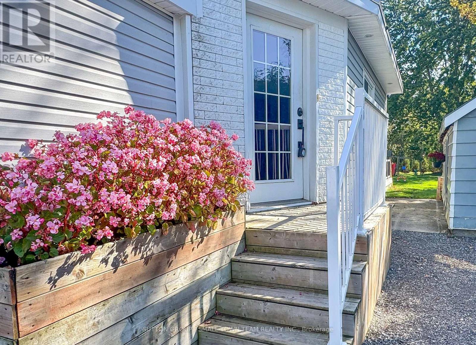 83 John Street W, South Huron, Ontario  N0M 1S1 - Photo 6 - X12440267
