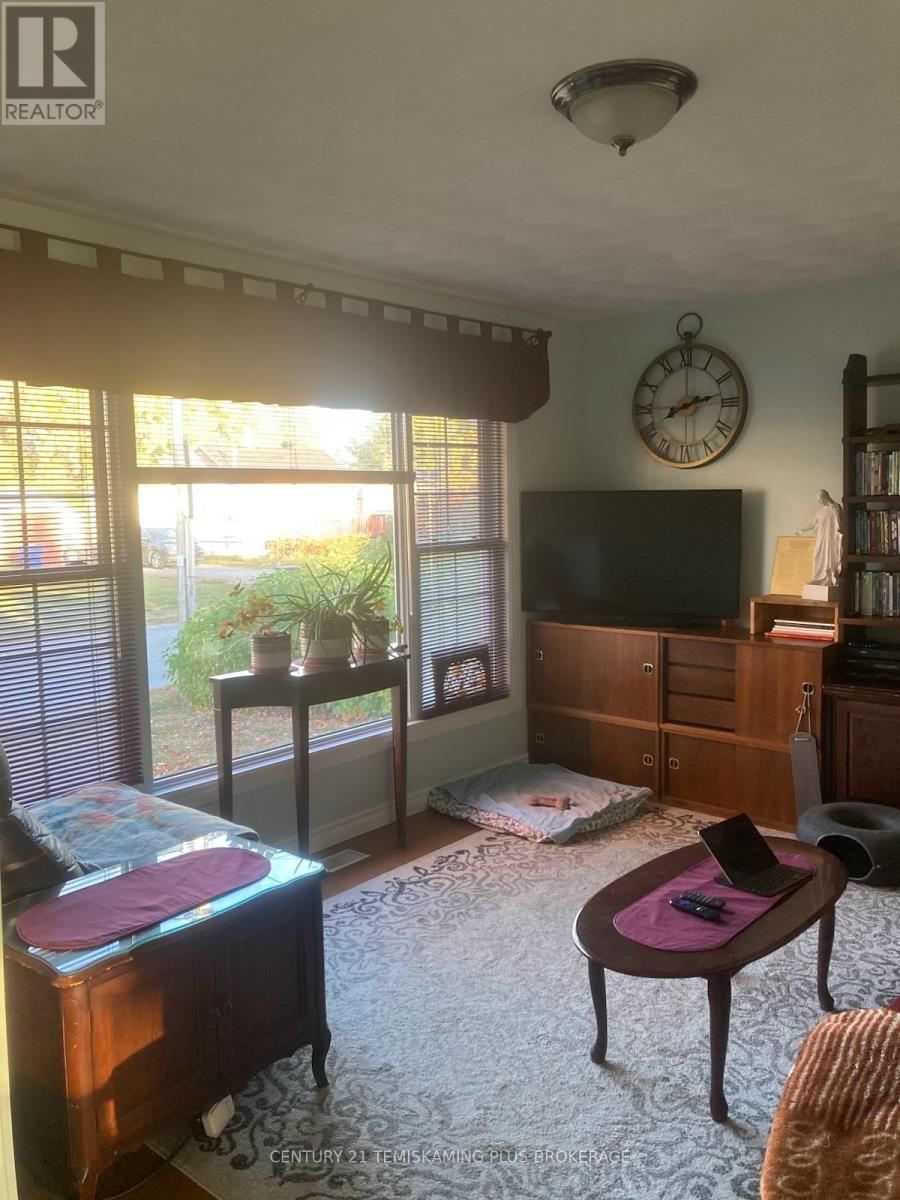 44 Maple Street S, Temiskaming Shores (Haileybury), Ontario  P0J 1R0 - Photo 7 - T12438522