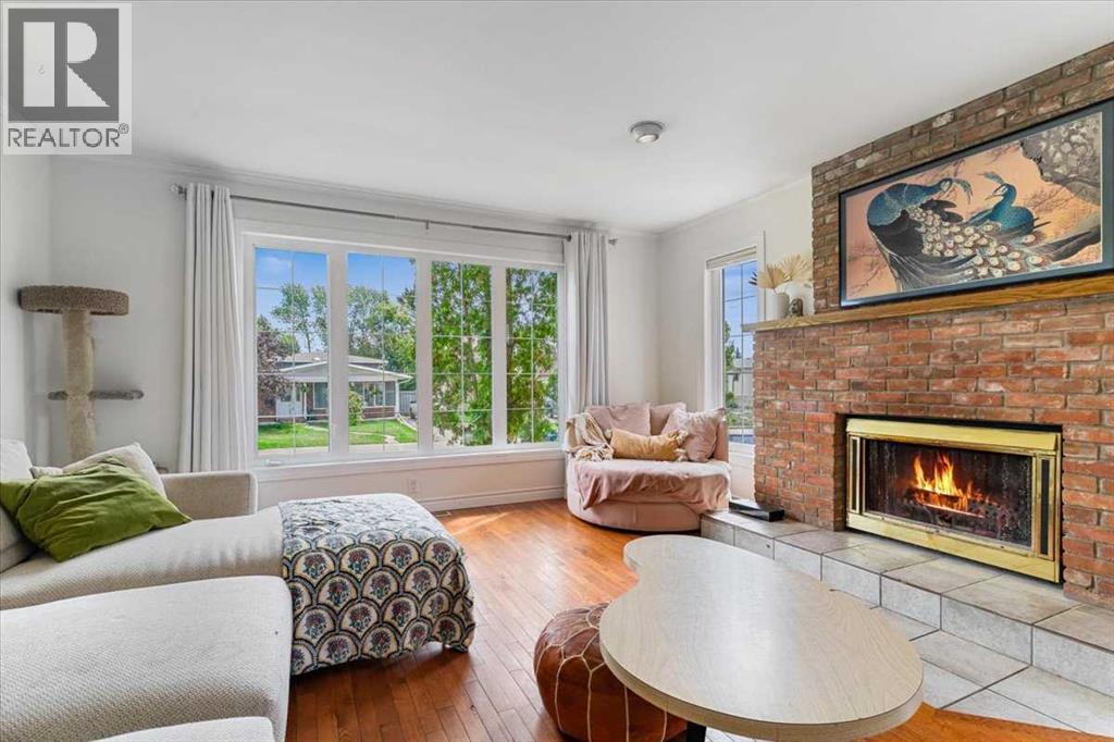 Property at 12122 94A Street image 4