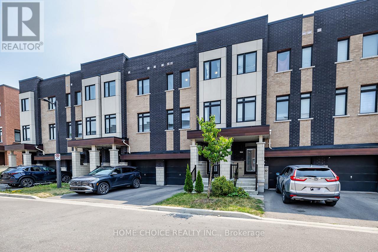936 Kicking Horse Path, Oshawa, Ontario  L1J 0B4 - Photo 1 - E12394094