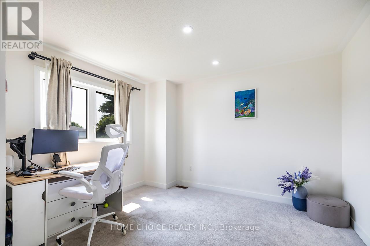 936 Kicking Horse Path, Oshawa, Ontario  L1J 0B4 - Photo 4 - E12394094