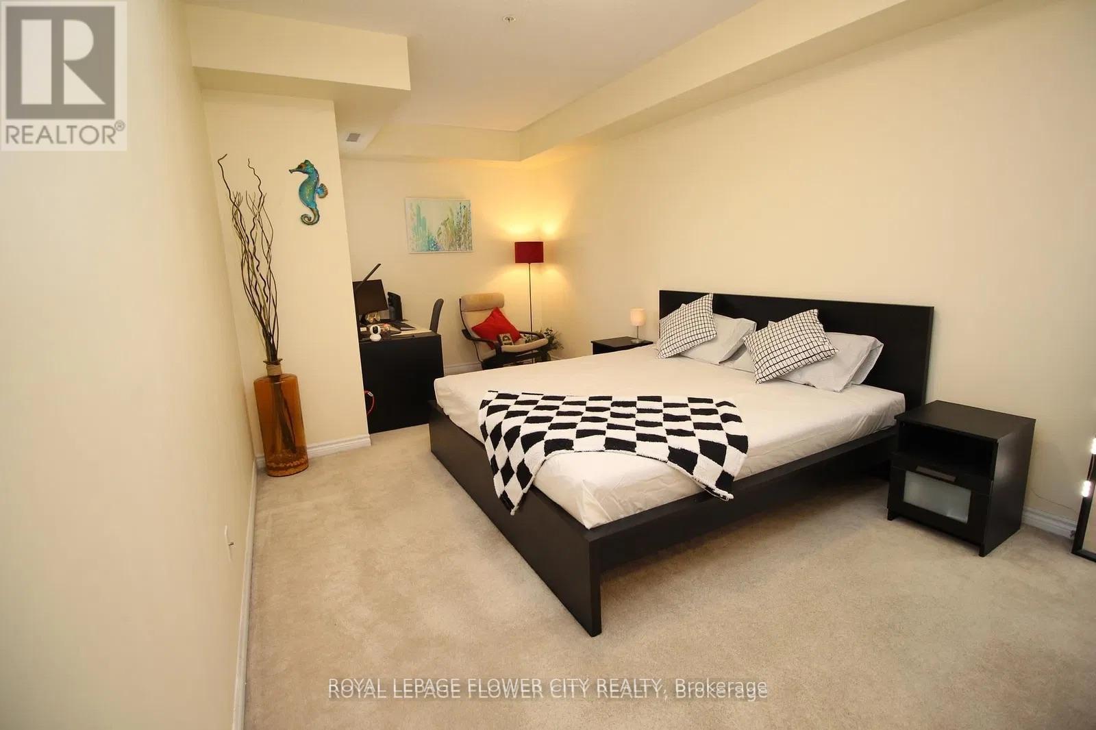 215 - 570 Lolita Gardens, Mississauga, Ontario  L5A 0A1 - Photo 11 - W12318407