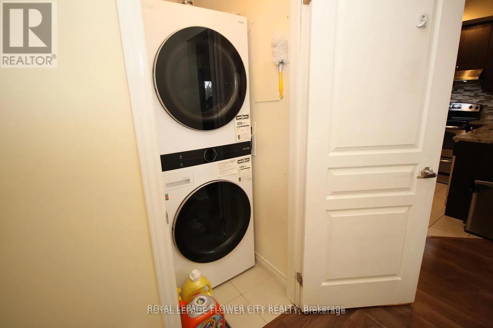 215 - 570 Lolita Gardens, Mississauga, Ontario  L5A 0A1 - Photo 18 - W12318407