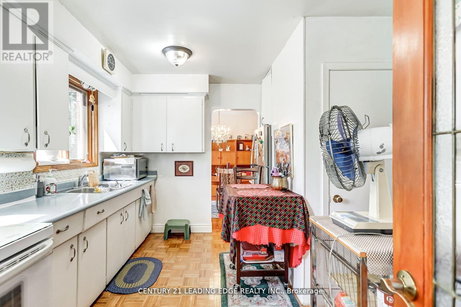 19 Royaleigh Avenue, Toronto (Humber Heights), Ontario  M9P 2J4 - Photo 11 - W12440231