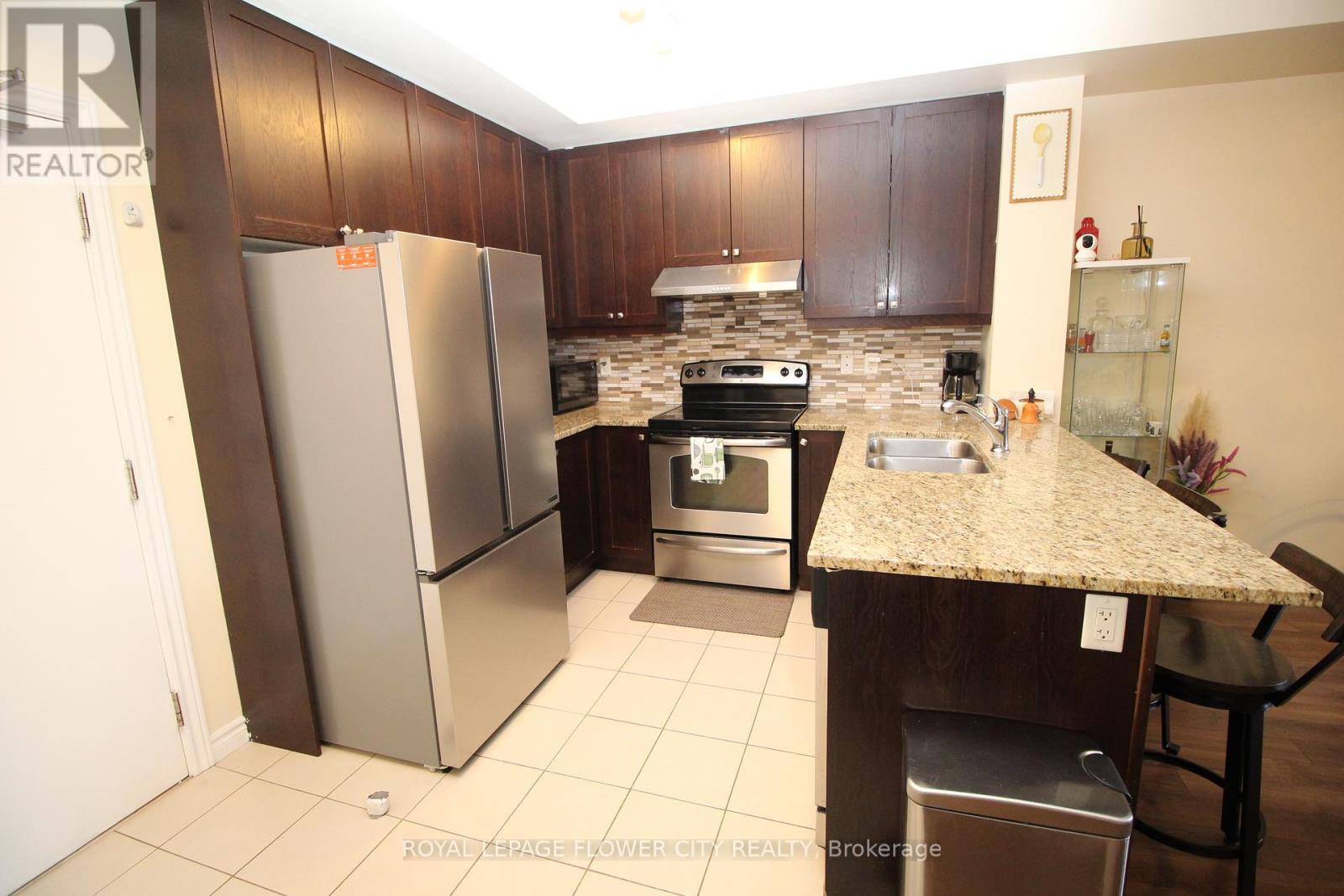 215 - 570 Lolita Gardens, Mississauga, Ontario  L5A 0A1 - Photo 6 - W12318407