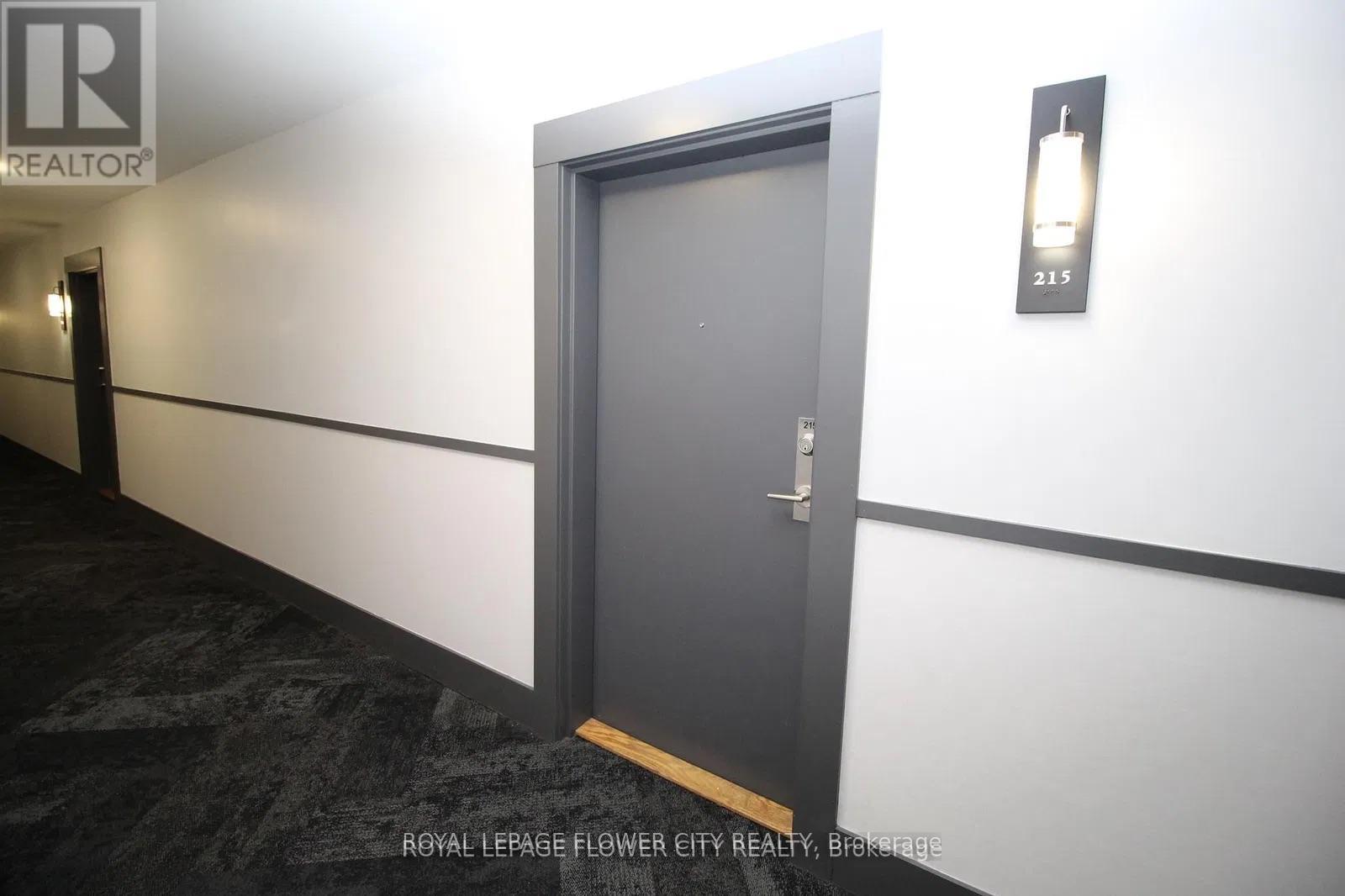 215 - 570 Lolita Gardens, Mississauga, Ontario  L5A 0A1 - Photo 4 - W12318407