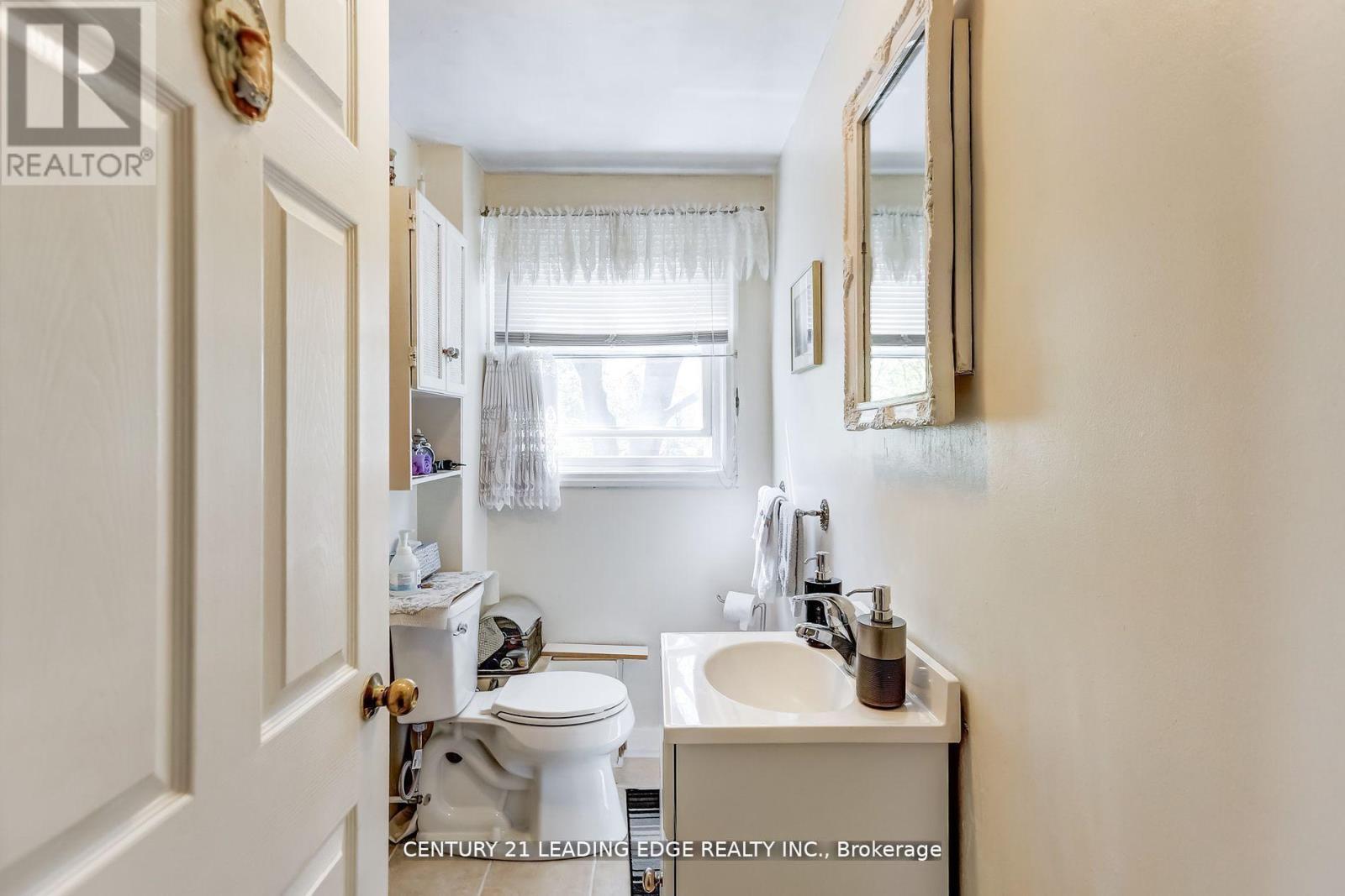 19 Royaleigh Avenue, Toronto (Humber Heights), Ontario  M9P 2J4 - Photo 19 - W12440231