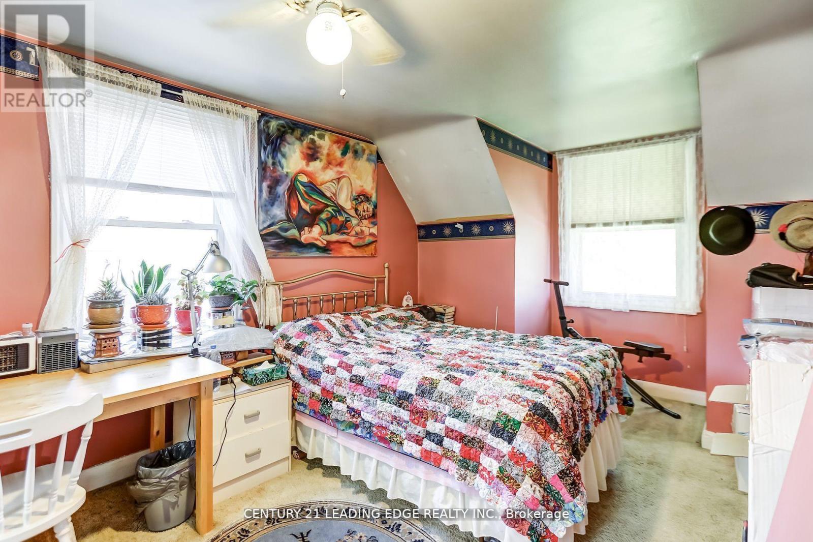 19 Royaleigh Avenue, Toronto (Humber Heights), Ontario  M9P 2J4 - Photo 17 - W12440231