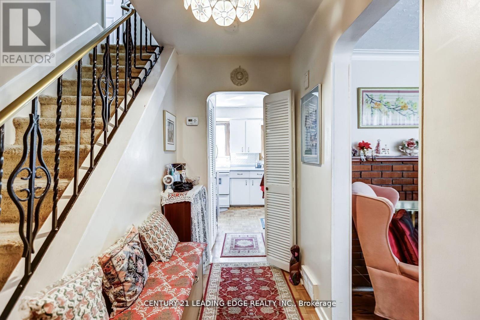 19 Royaleigh Avenue, Toronto (Humber Heights), Ontario  M9P 2J4 - Photo 3 - W12440231
