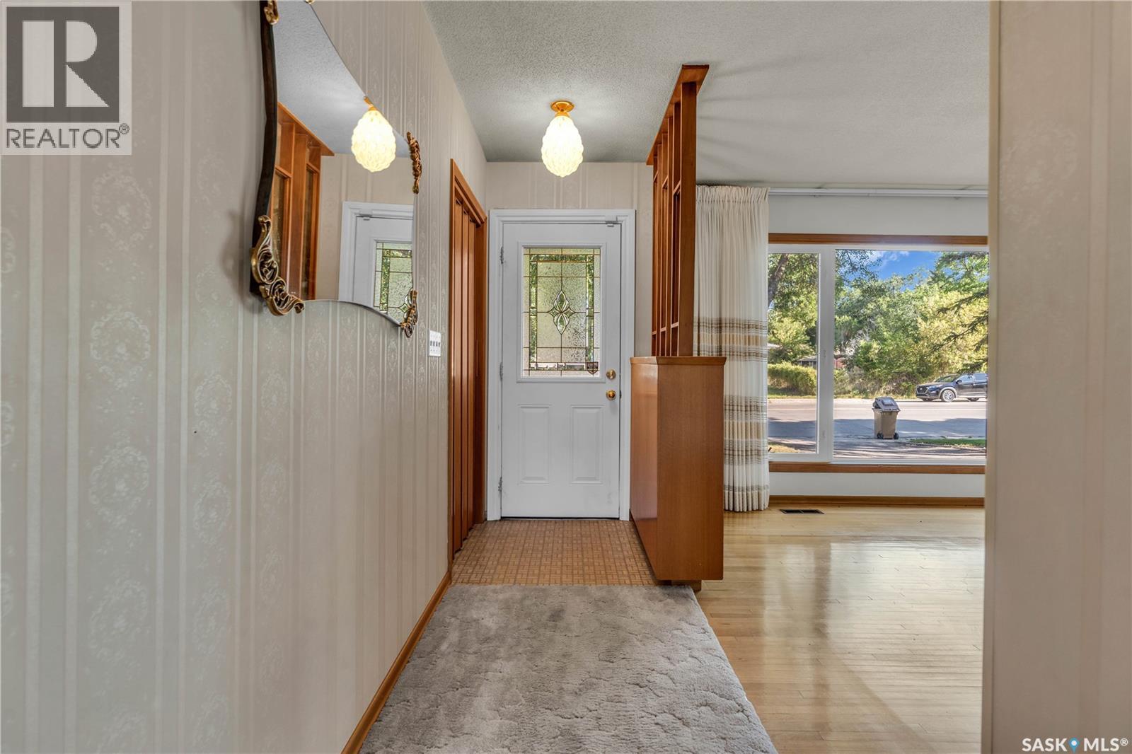 5011 7th Avenue N, Regina, Saskatchewan  S4R 0K5 - Photo 3 - SK019900