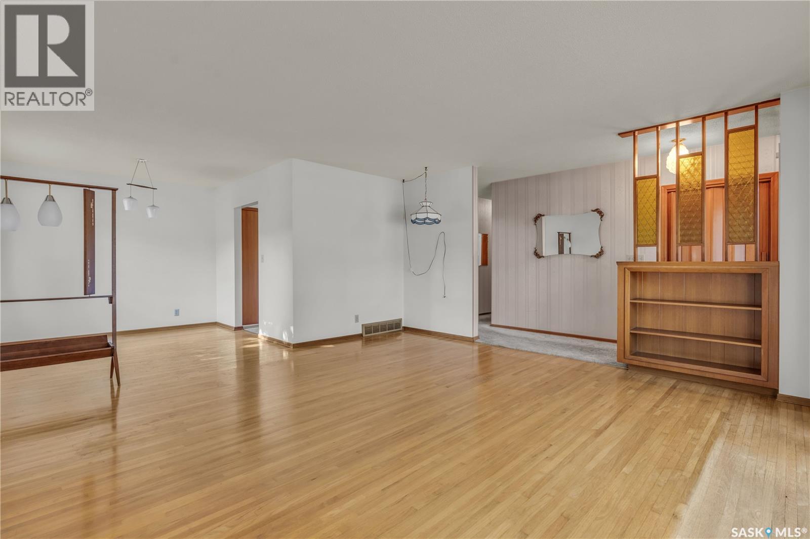 5011 7th Avenue N, Regina, Saskatchewan  S4R 0K5 - Photo 4 - SK019900