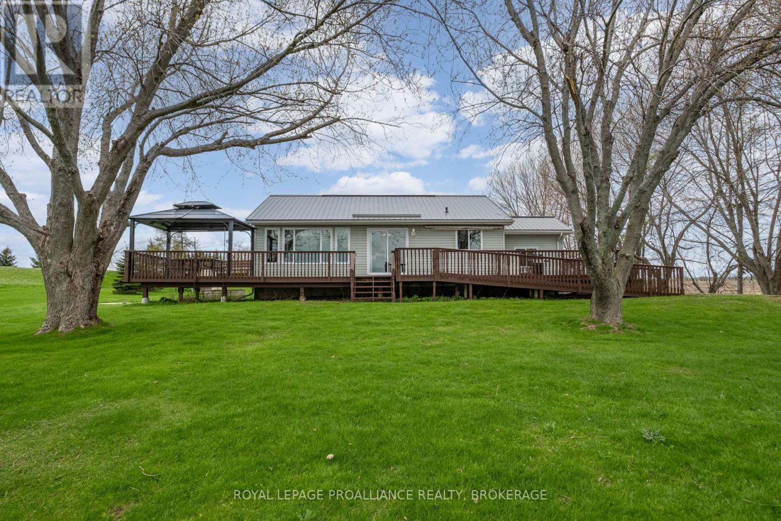 4205 Highway 96, Frontenac Islands, Ontario  K0H 2Y0 - Photo 37 - X12441075