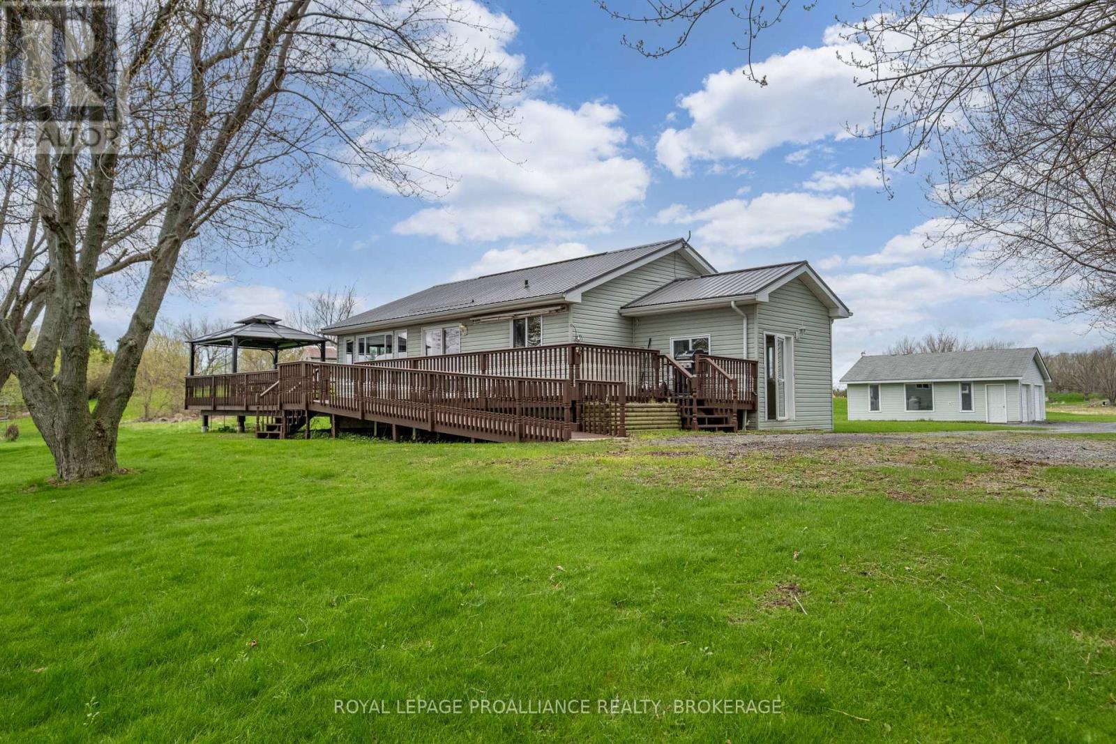 4205 Highway 96, Frontenac Islands, Ontario  K0H 2Y0 - Photo 36 - X12441075