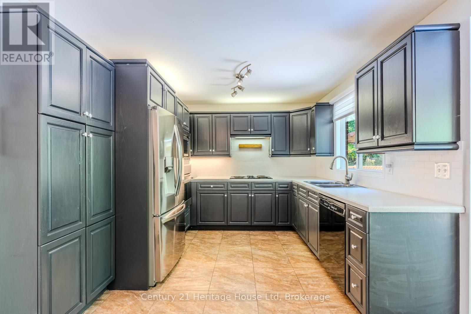 854 Darwin Drive, Pickering, Ontario  L1X 2P7 - Photo 13 - E12441133