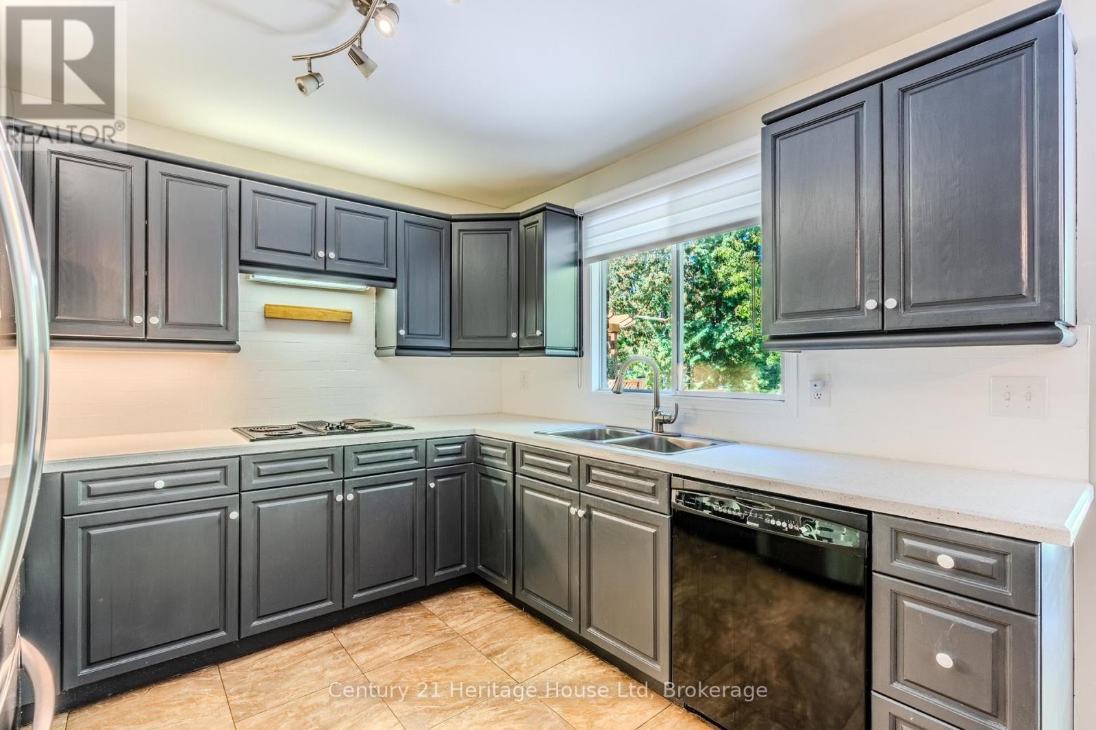 854 Darwin Drive, Pickering, Ontario  L1X 2P7 - Photo 14 - E12441133