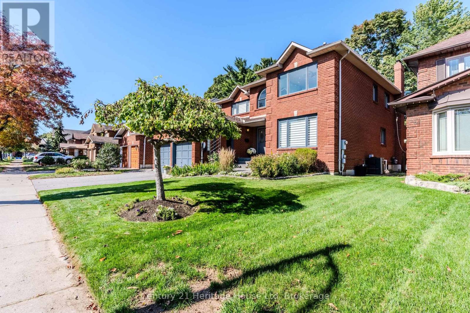 854 Darwin Drive, Pickering, Ontario  L1X 2P7 - Photo 2 - E12441133
