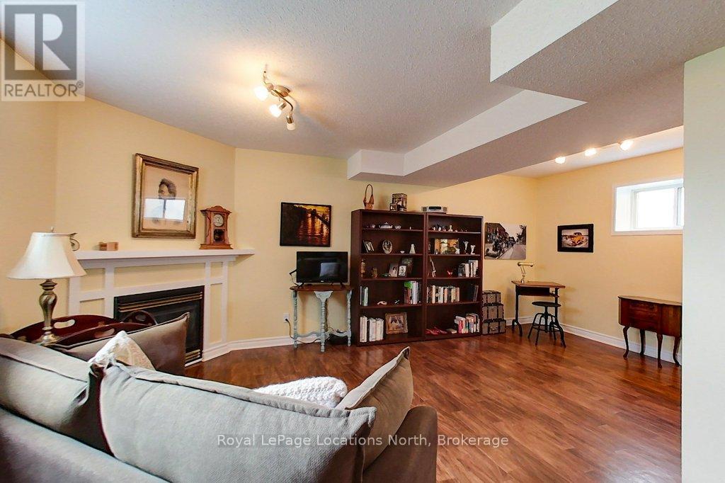 250 Cedar Street, Collingwood, Ontario  L9Y 3A8 - Photo 16 - S12441212