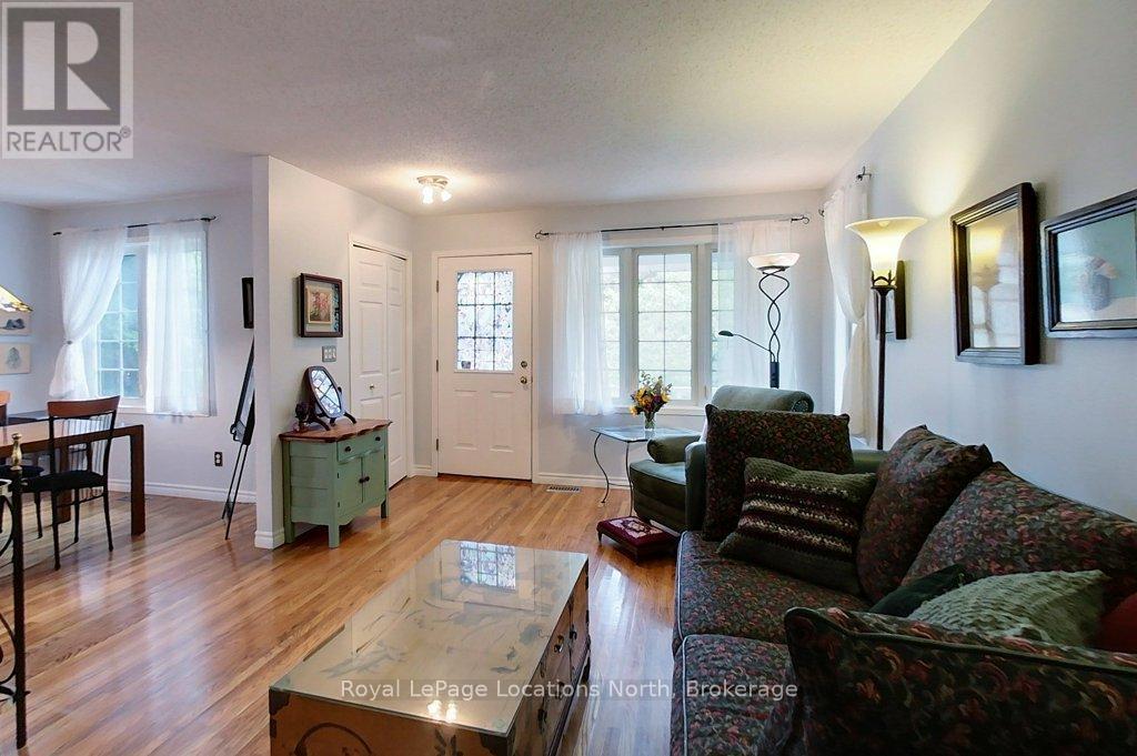 250 Cedar Street, Collingwood, Ontario  L9Y 3A8 - Photo 2 - S12441212