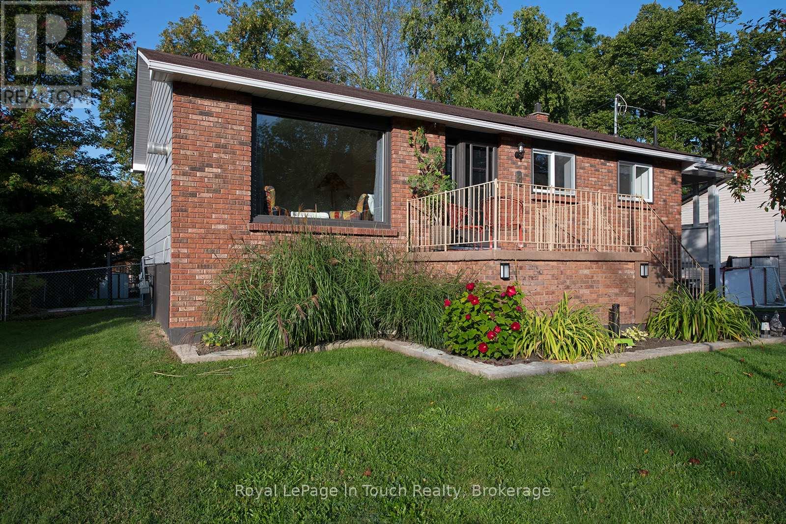 8 CYRIL MARTIN PLACE, Severn, Ontario