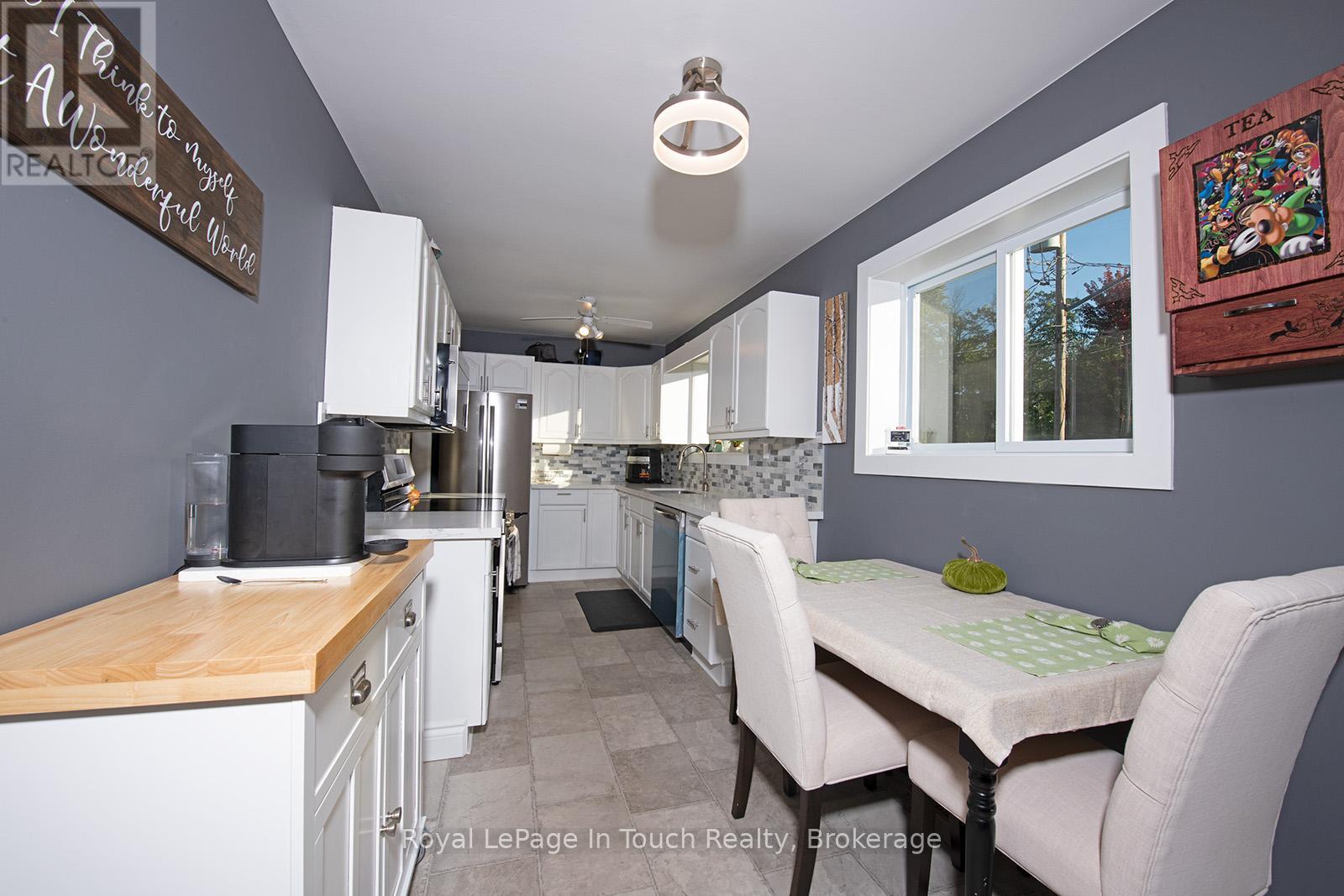 8 Cyril Martin Place, Severn, Ontario  L0K 1E0 - Photo 3 - S12441214