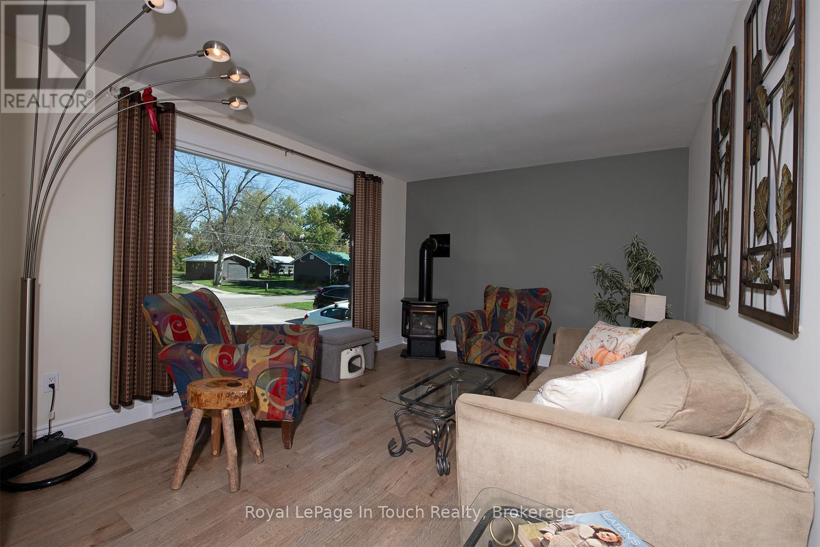 8 Cyril Martin Place, Severn, Ontario  L0K 1E0 - Photo 5 - S12441214
