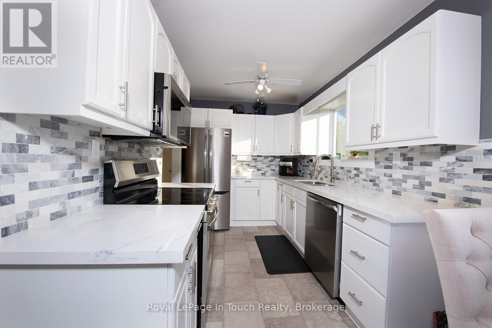 8 Cyril Martin Place, Severn, Ontario  L0K 1E0 - Photo 7 - S12441214