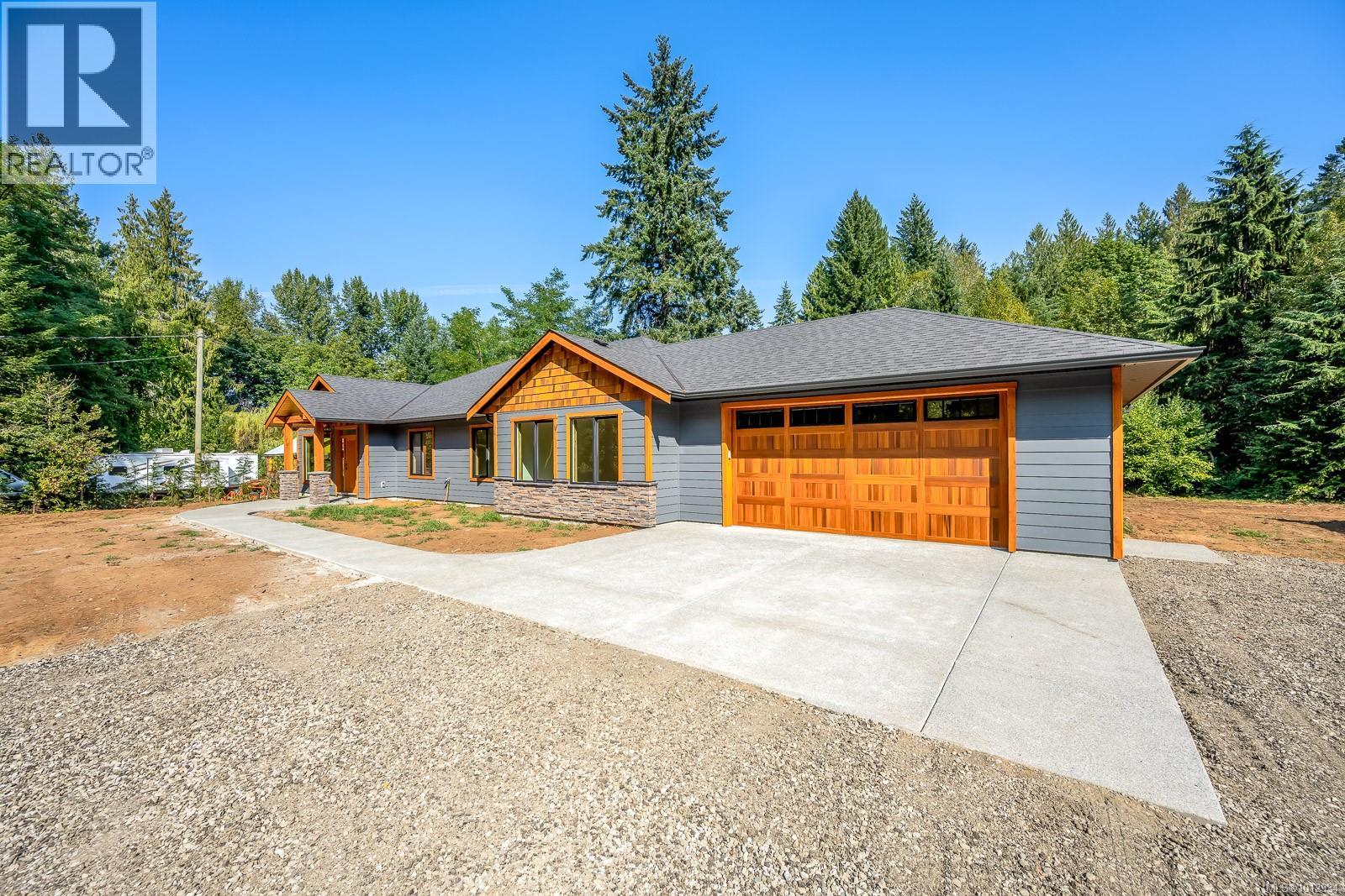 3368 Small Rd, Courtenay, British Columbia
