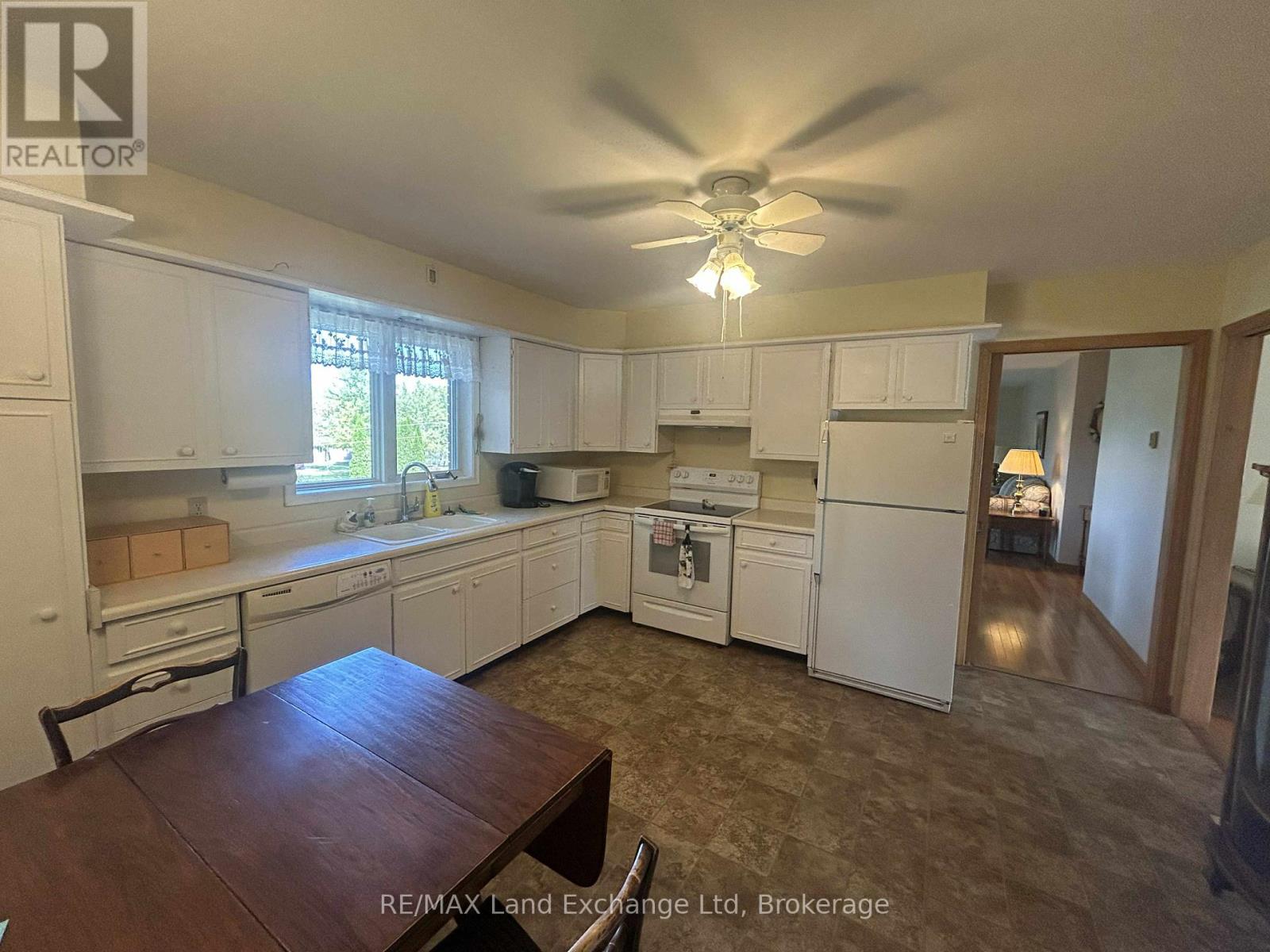 38 Hillcrest Street W, South Bruce, Ontario  N0G 2S0 - Photo 14 - X12441202