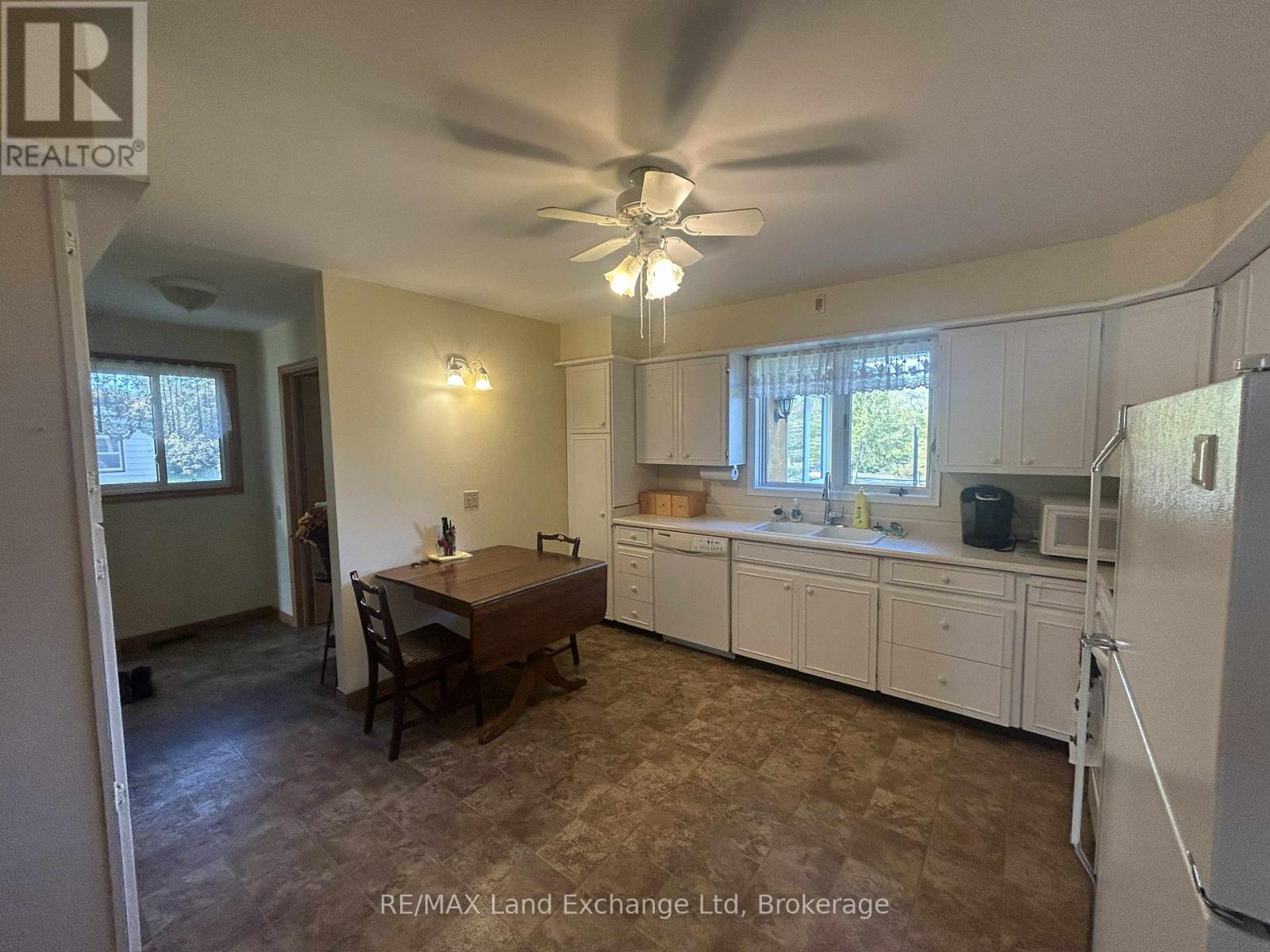 38 Hillcrest Street W, South Bruce, Ontario  N0G 2S0 - Photo 15 - X12441202