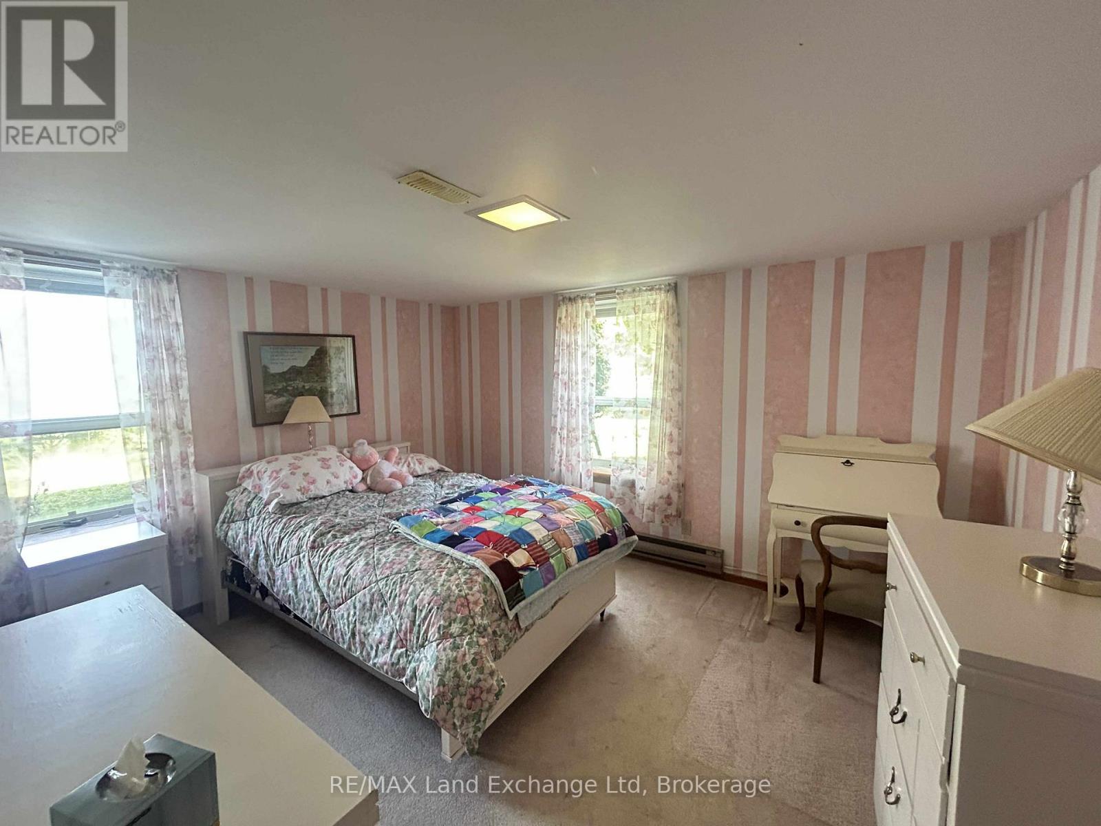 38 Hillcrest Street W, South Bruce, Ontario  N0G 2S0 - Photo 17 - X12441202