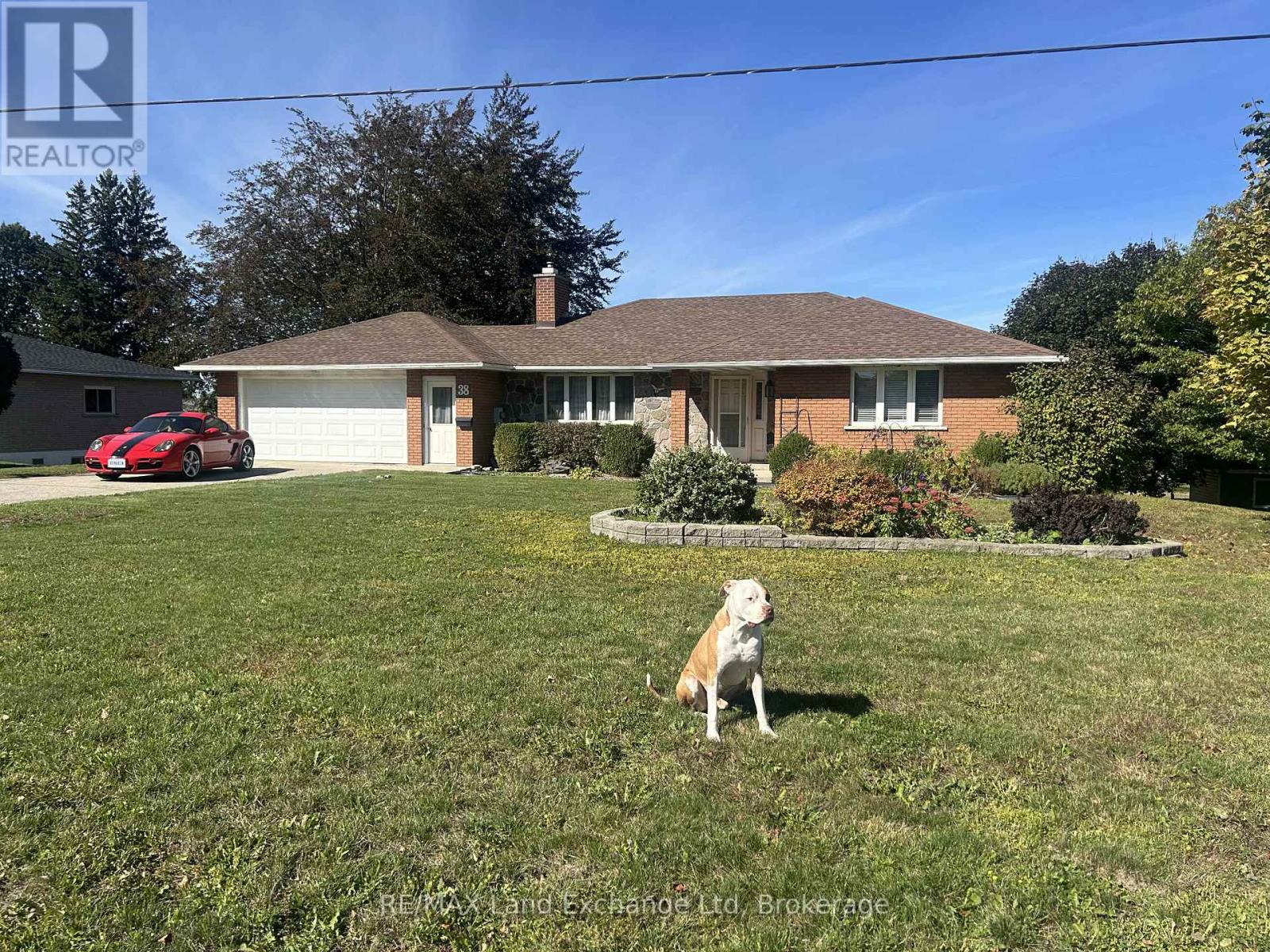 38 Hillcrest Street W, South Bruce, Ontario  N0G 2S0 - Photo 2 - X12441202