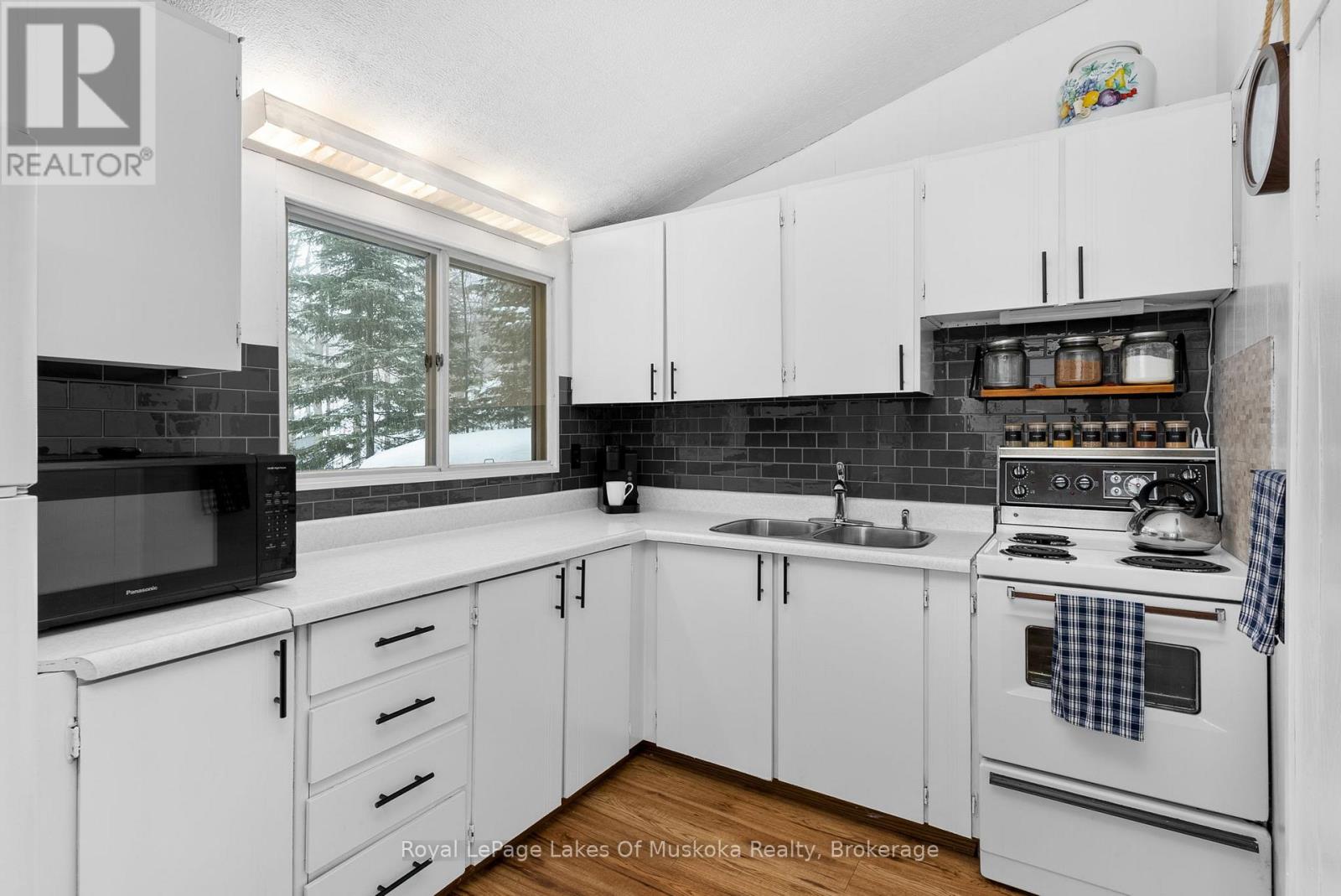 879 Relative Road, Armour, Ontario  P0A 1C0 - Photo 14 - X12441256