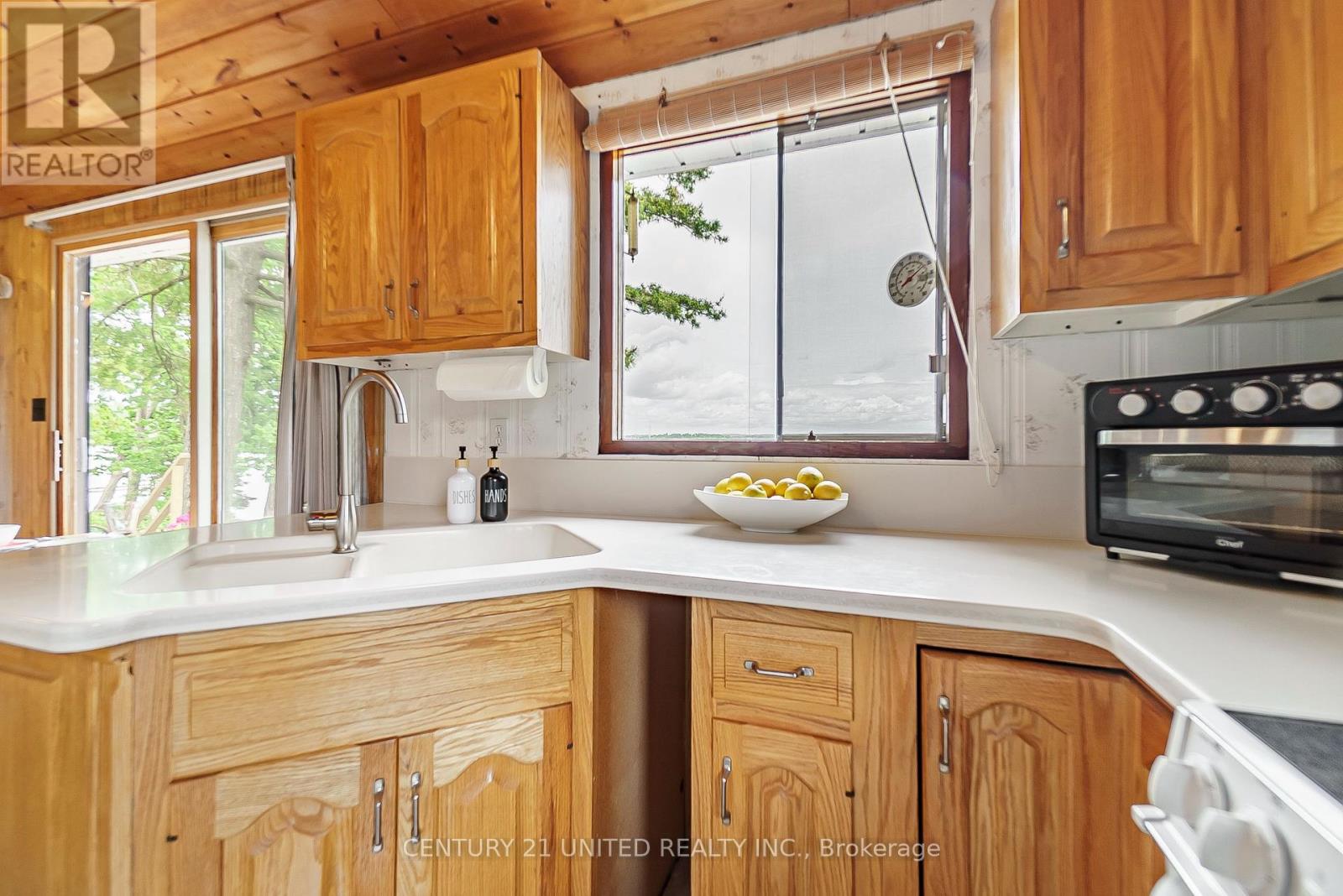 37 Lakeshore Road, Hiawatha First Nation, Ontario  K0L 2G0 - Photo 11 - X12441222