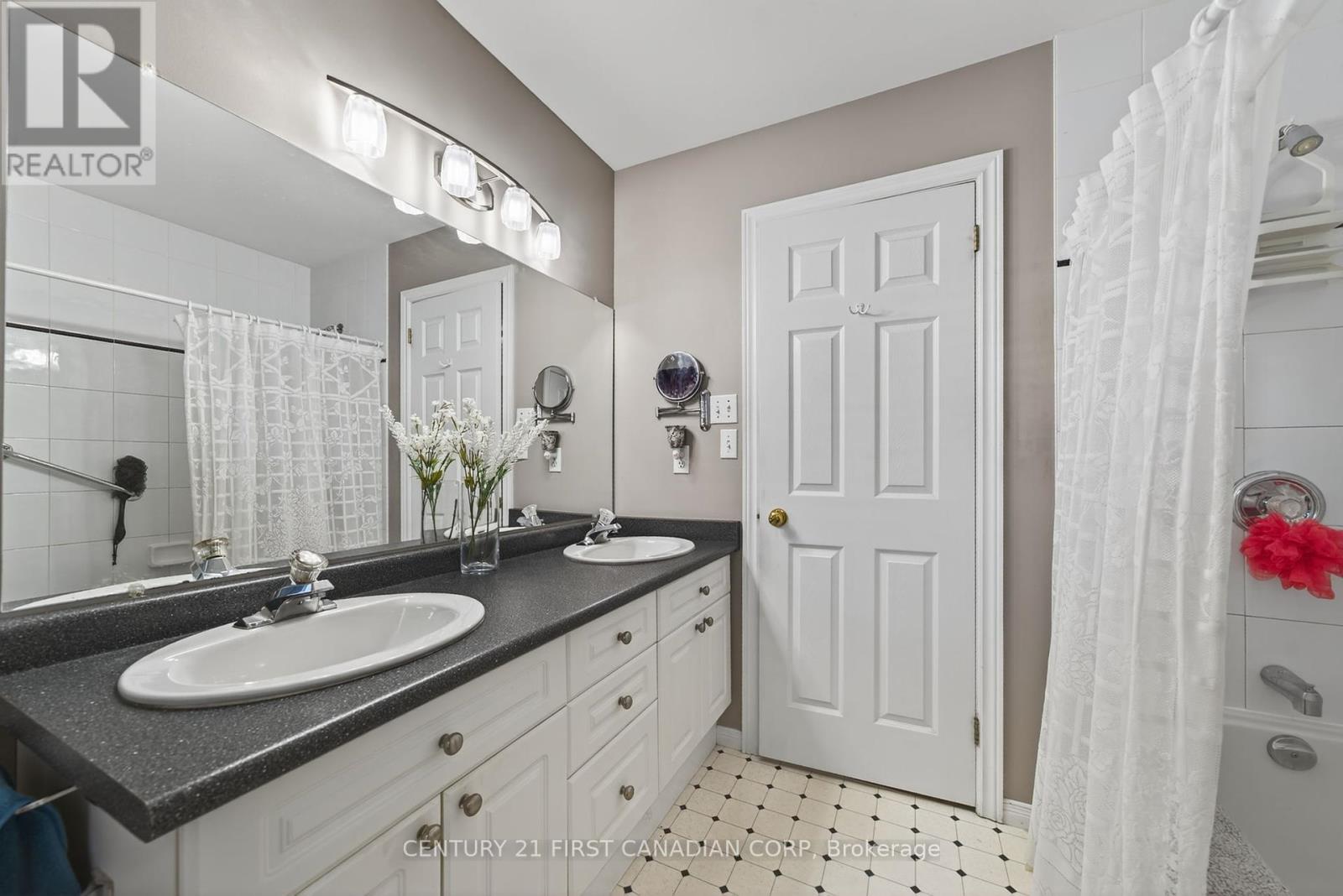 4228 Campbell Street N, London South, Ontario  N6P 1S7 - Photo 17 - X12441233