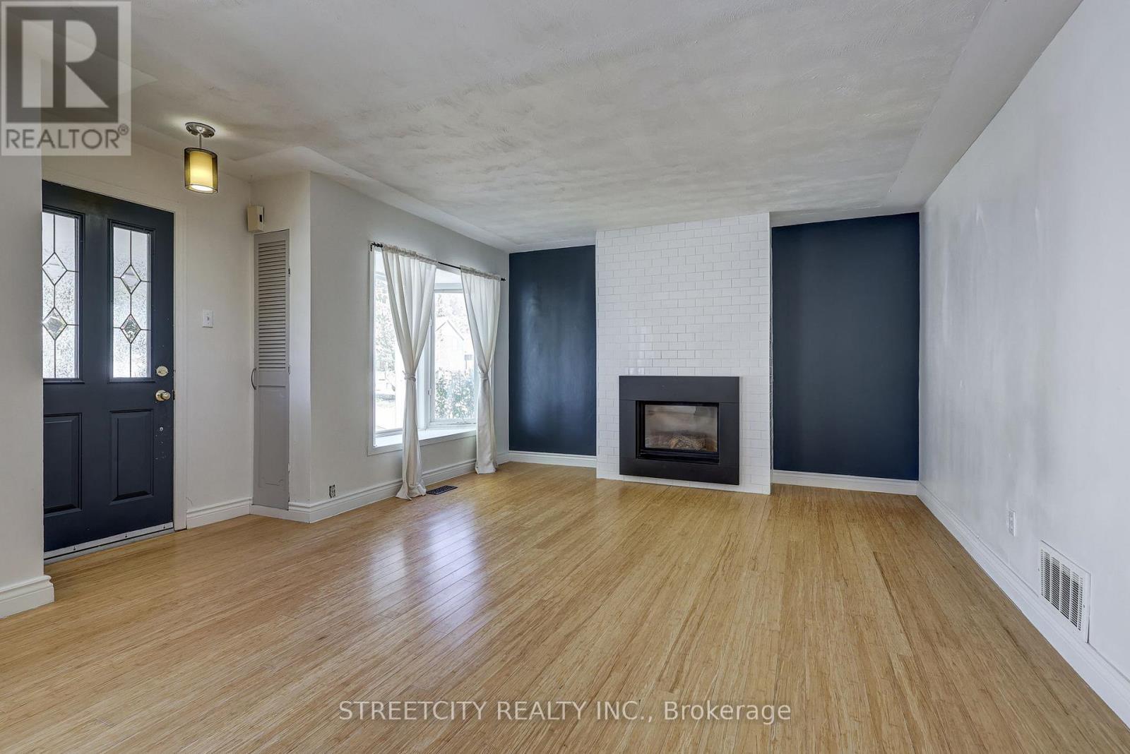 71 Connaught Avenue, London East, Ontario  N5Y 3A5 - Photo 10 - X12441261