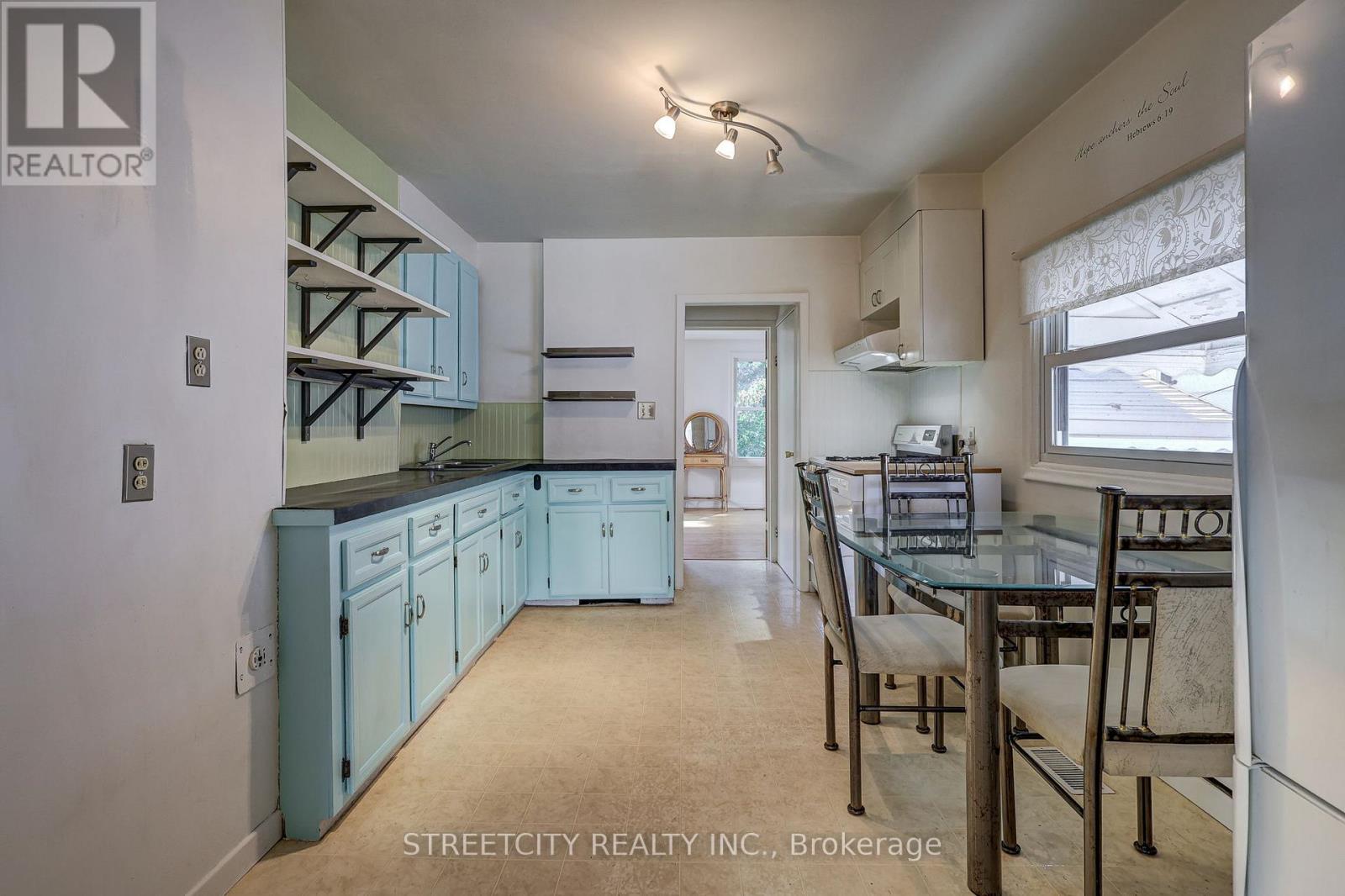 71 Connaught Avenue, London East, Ontario  N5Y 3A5 - Photo 13 - X12441261