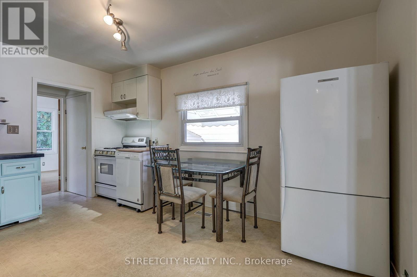 71 Connaught Avenue, London East, Ontario  N5Y 3A5 - Photo 14 - X12441261