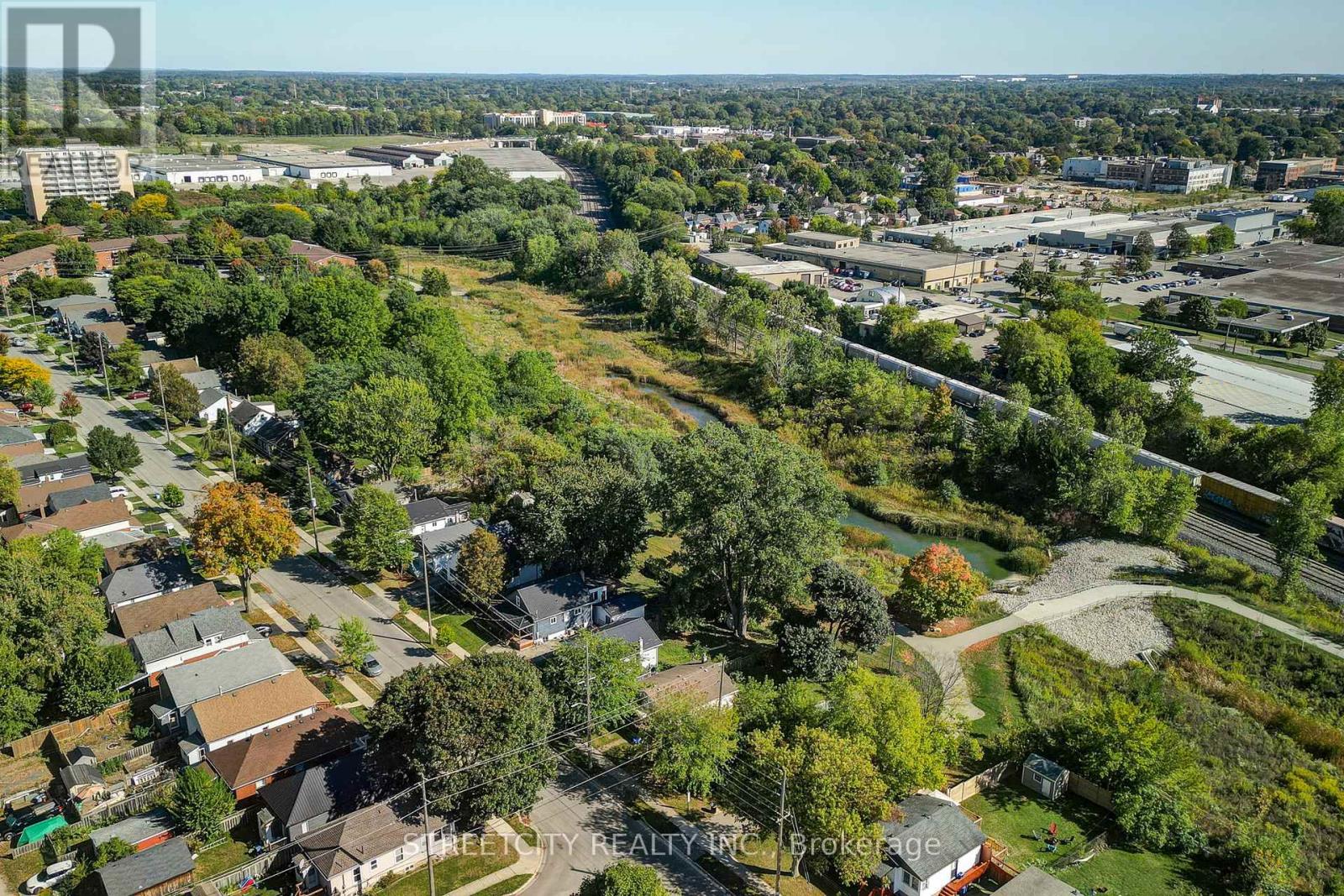 71 Connaught Avenue, London East, Ontario  N5Y 3A5 - Photo 2 - X12441261